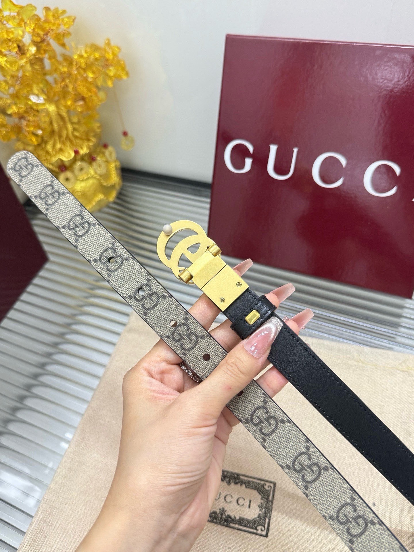 Gucci 宽度：𝟮 𝟬𝗰𝗺 𝐌𝐞𝐧'𝐬 𝐛𝐞𝐥𝐭 古驰 Gucci « 配全套 原包装 » 双面可使用 花纹/平纹黑 进口小牛皮+精品做旧纯铜五金扣