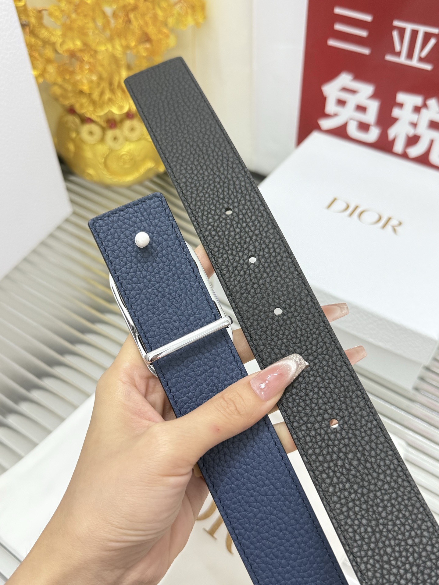 Dior 宽度：𝟑 𝟱𝗰𝗺 迪奥Dior « 配全套 原包装 » 系列 双面可使用黑+蓝 进口小牛皮荔枝纹+精品纯铜五金扣