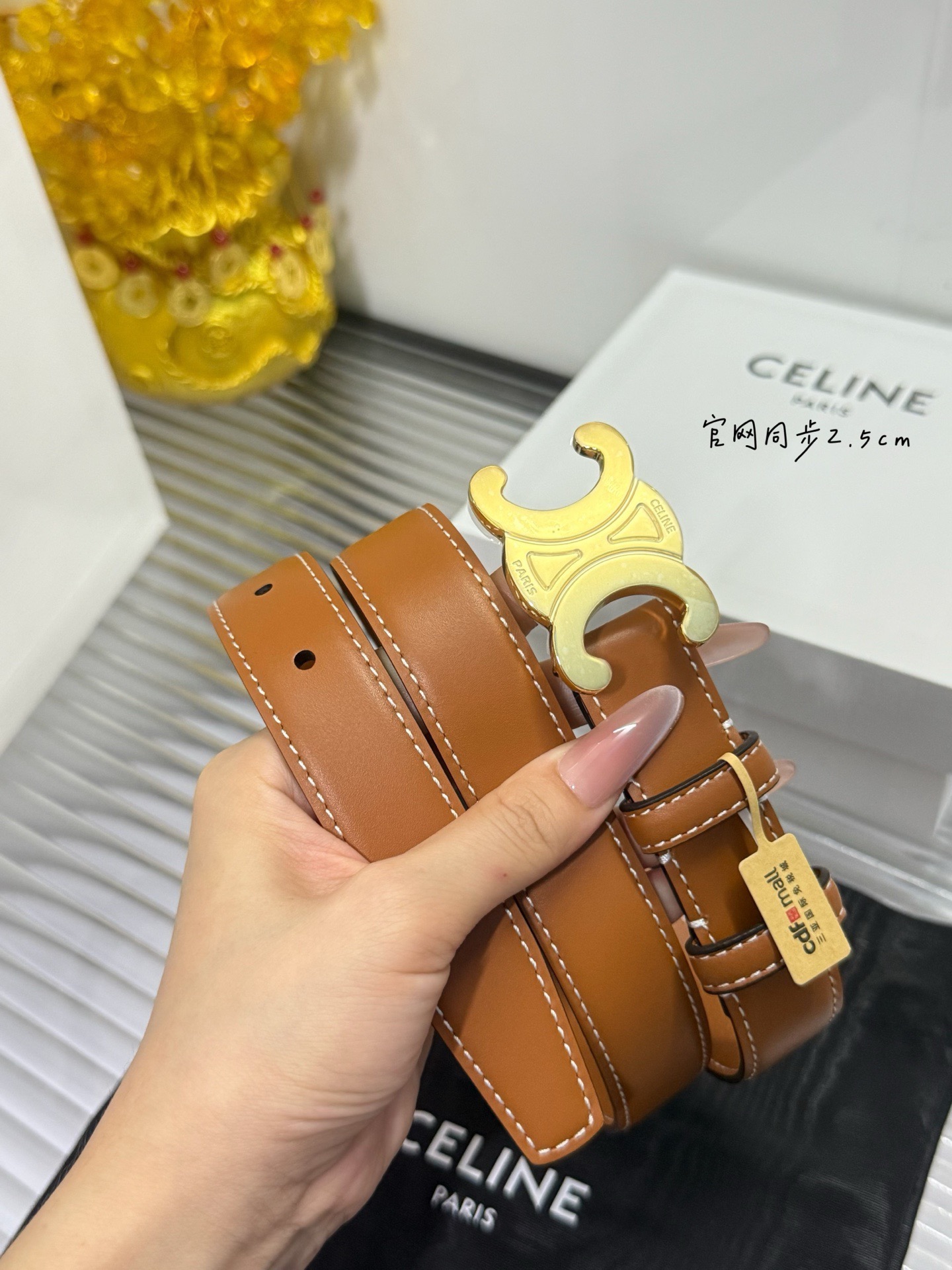 Celine 宽度：𝟮 𝟱𝗰𝗺 赛琳 CELINE « 配全套 原包装 » 新款纯手工缝线 小牛皮+新精品纯钢扣 贴合五金膜