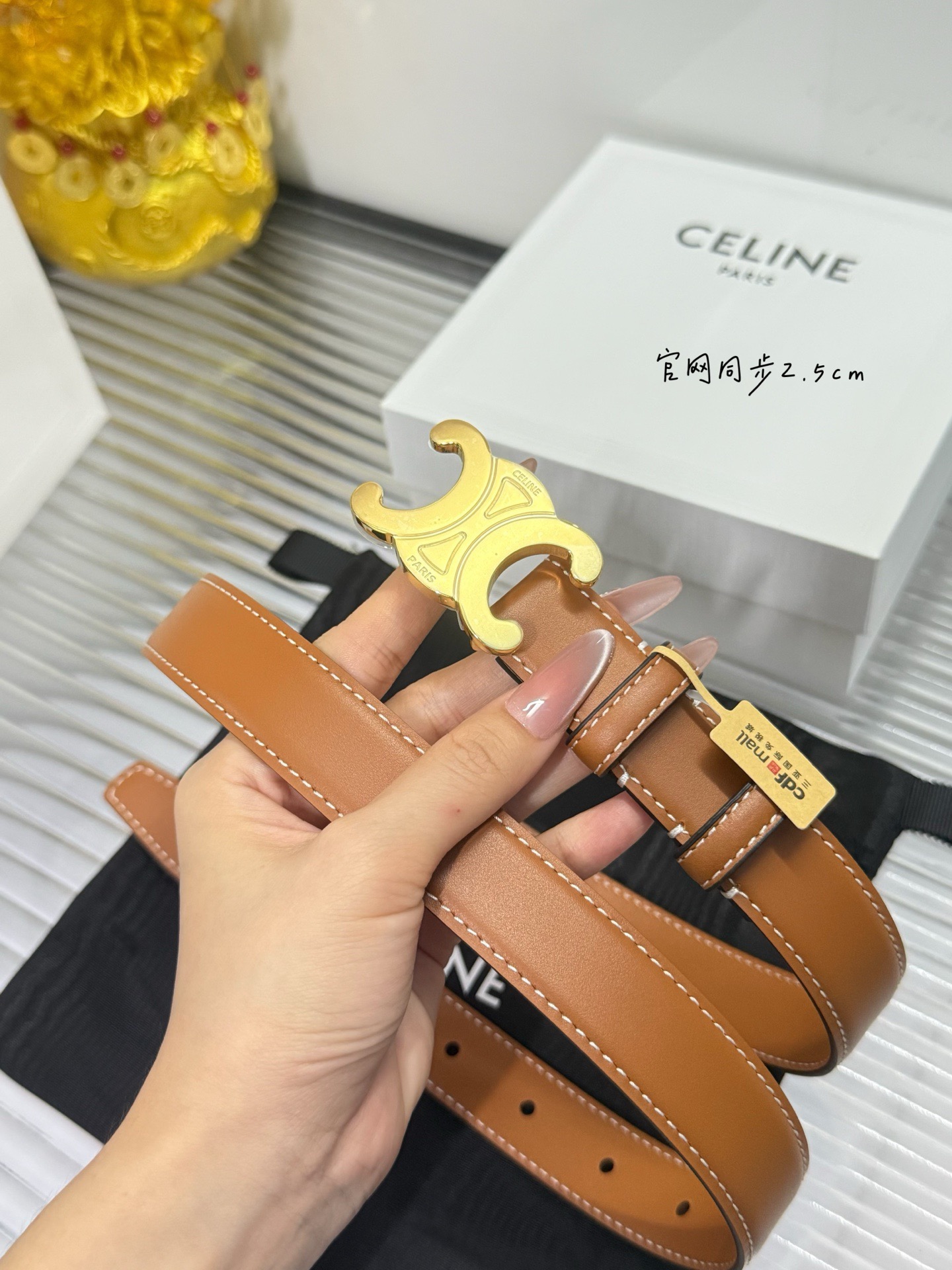 Celine 宽度：𝟮 𝟱𝗰𝗺 赛琳 CELINE « 配全套 原包装 » 新款纯手工缝线 小牛皮+新精品纯钢扣 贴合五金膜