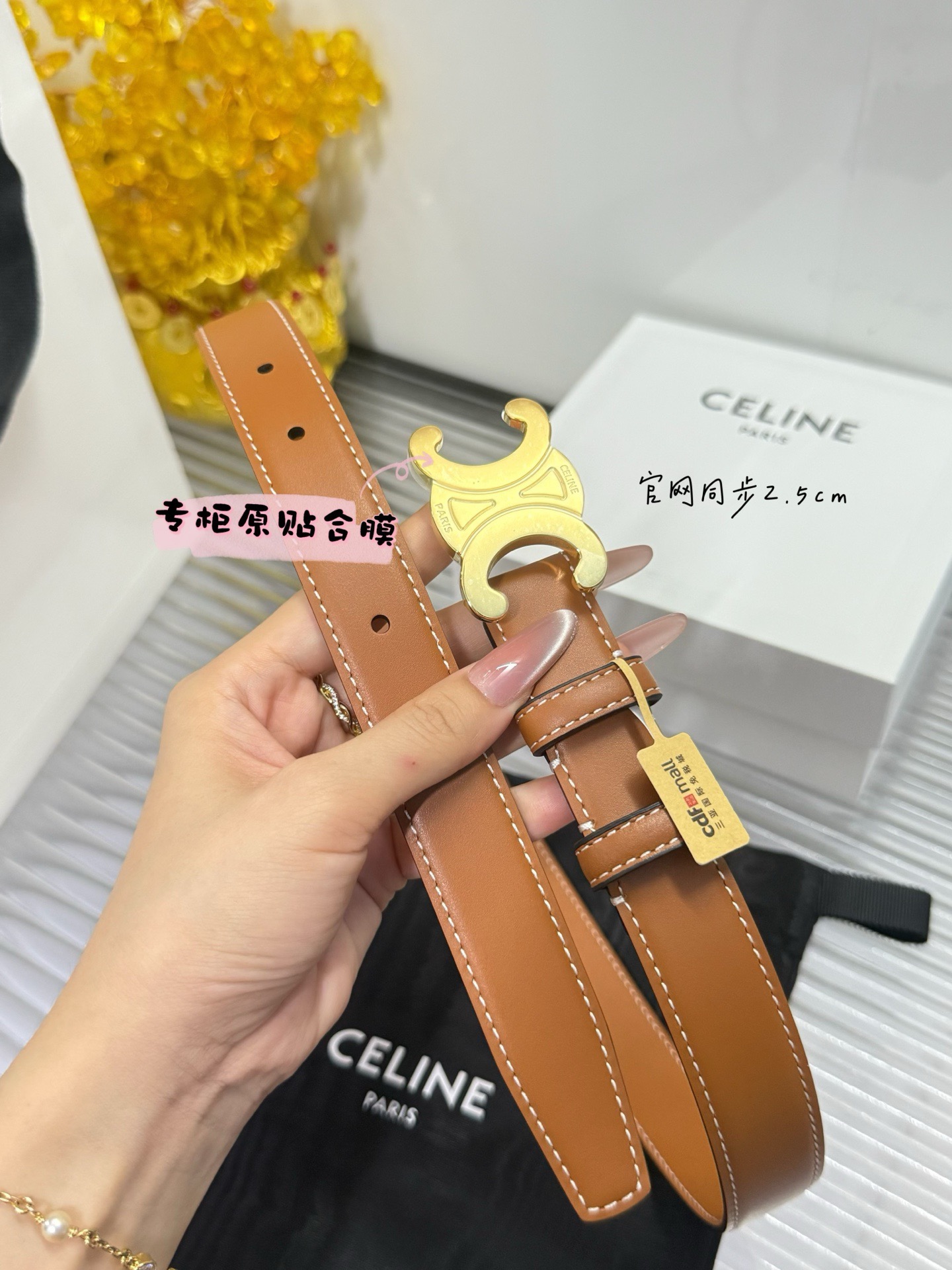 Celine 宽度：𝟮 𝟱𝗰𝗺 赛琳 CELINE « 配全套 原包装 » 新款纯手工缝线 小牛皮+新精品纯钢扣 贴合五金膜