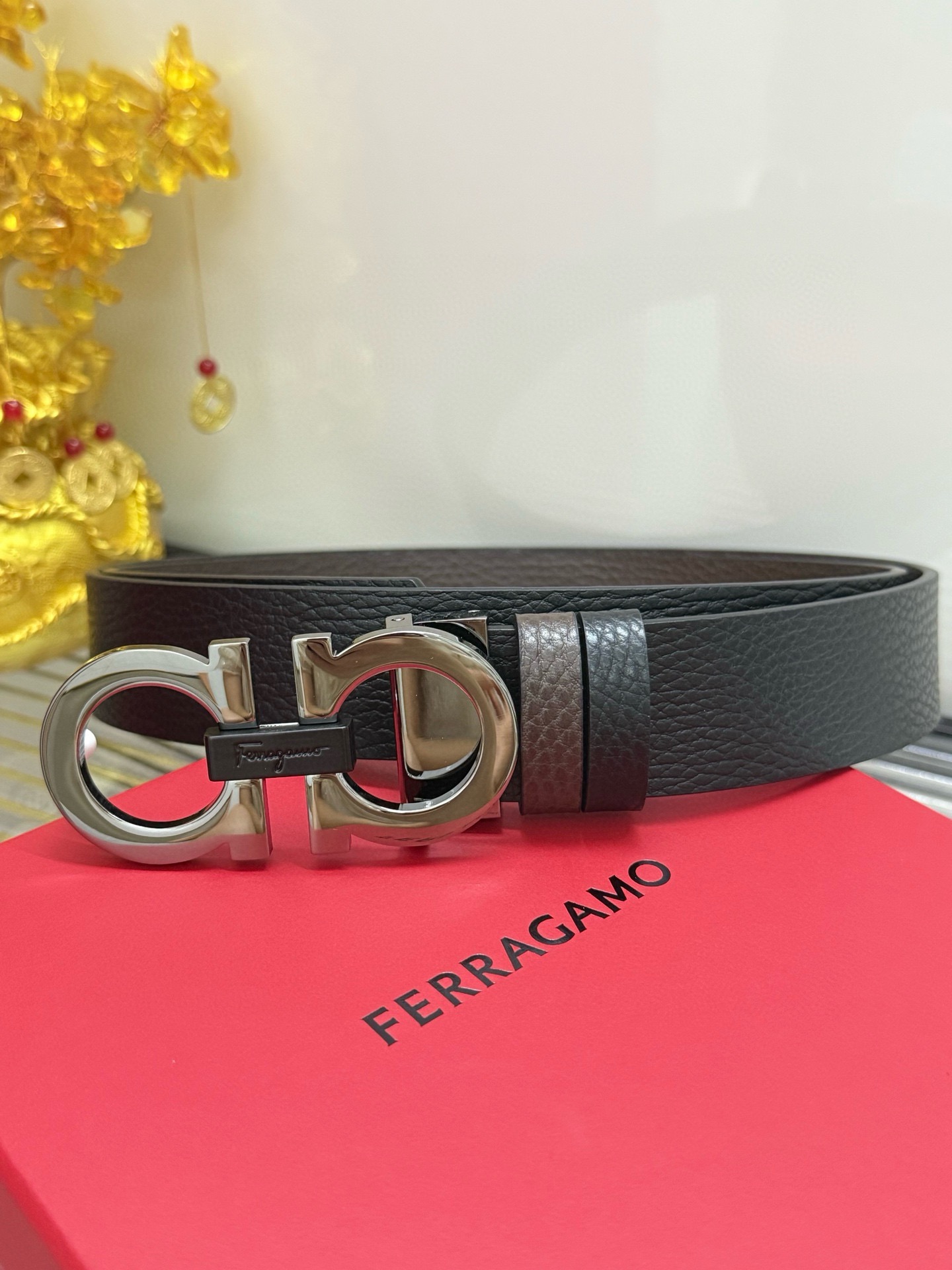 Ferragamo 宽度：𝟑 𝟱𝗰𝗺 菲拉格慕 Salvatore Ferragamo 支持𝐍𝐅𝐂防伪识别 · 对版带身一体芯片识别 双面可使用/长度可自由裁剪合适尺码 进口小牛皮+精品纯铜五金扣