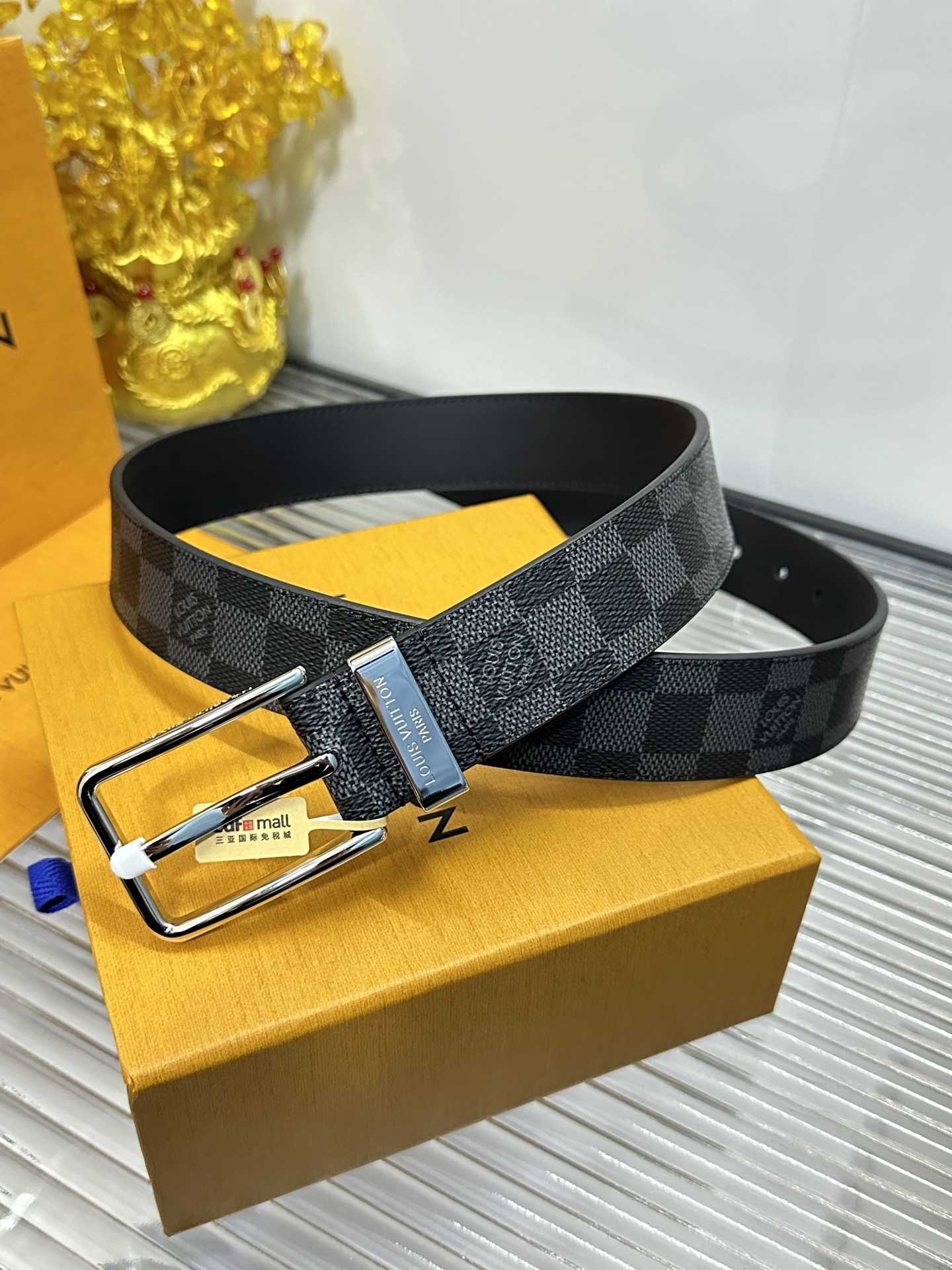 Louis Vuitton 款 宽度：𝟑 𝟱𝗰𝗺 路易威登Louis Vuitton 针扣系列 休闲百搭« 配全套 原包装 » 官网仍在售 对版开模 编码 五金扣/精品纯铜+ 荔枝纹小牛皮 代购正货级 · 精细完美走线 细节 工整 高品质质量