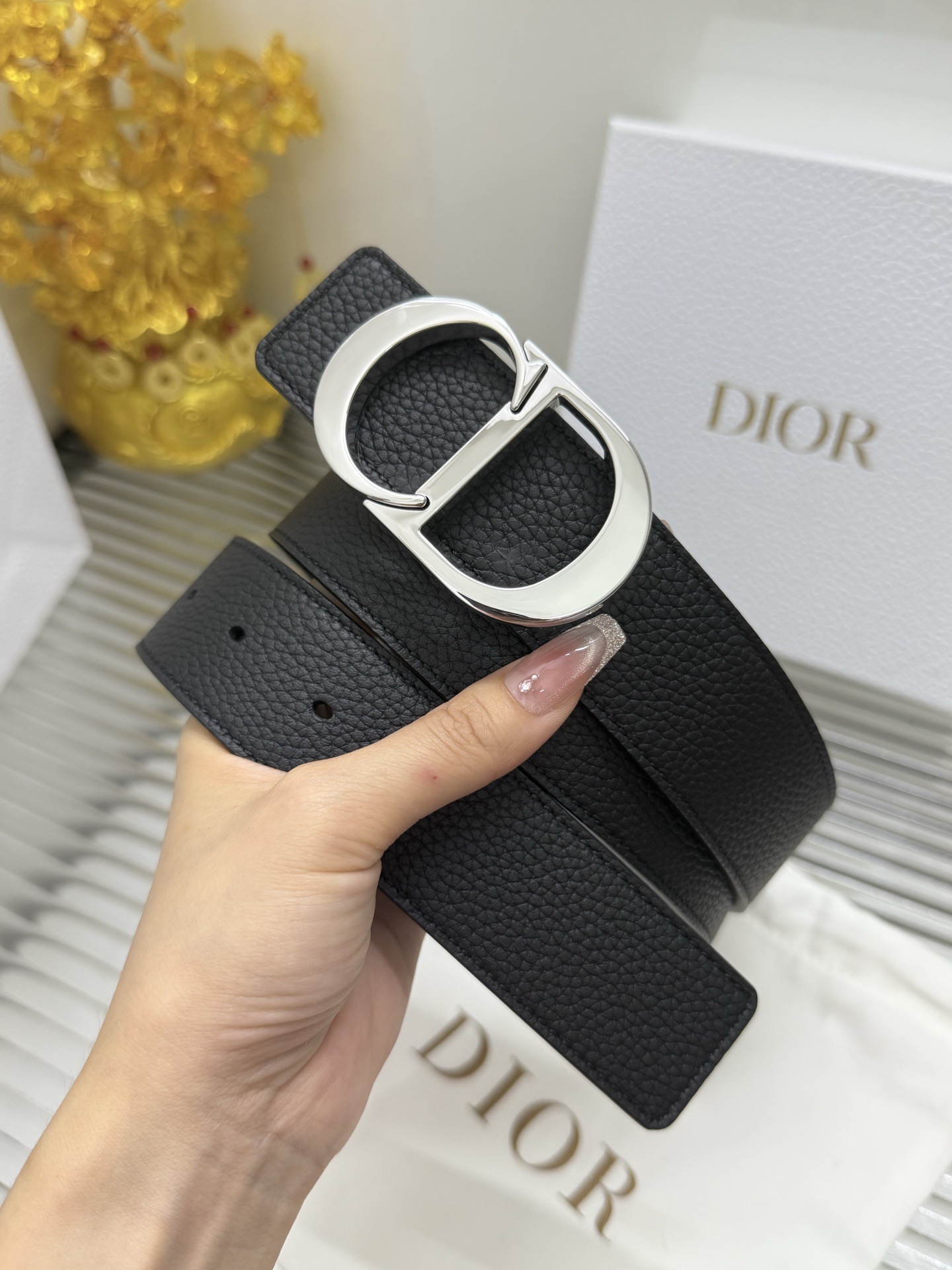 Dior 宽度：𝟑 𝟱𝗰𝗺 迪奥Dior « 配全套 原包装 » 系列 双面可使用 进口小牛皮荔枝纹+精品纯铜五金扣