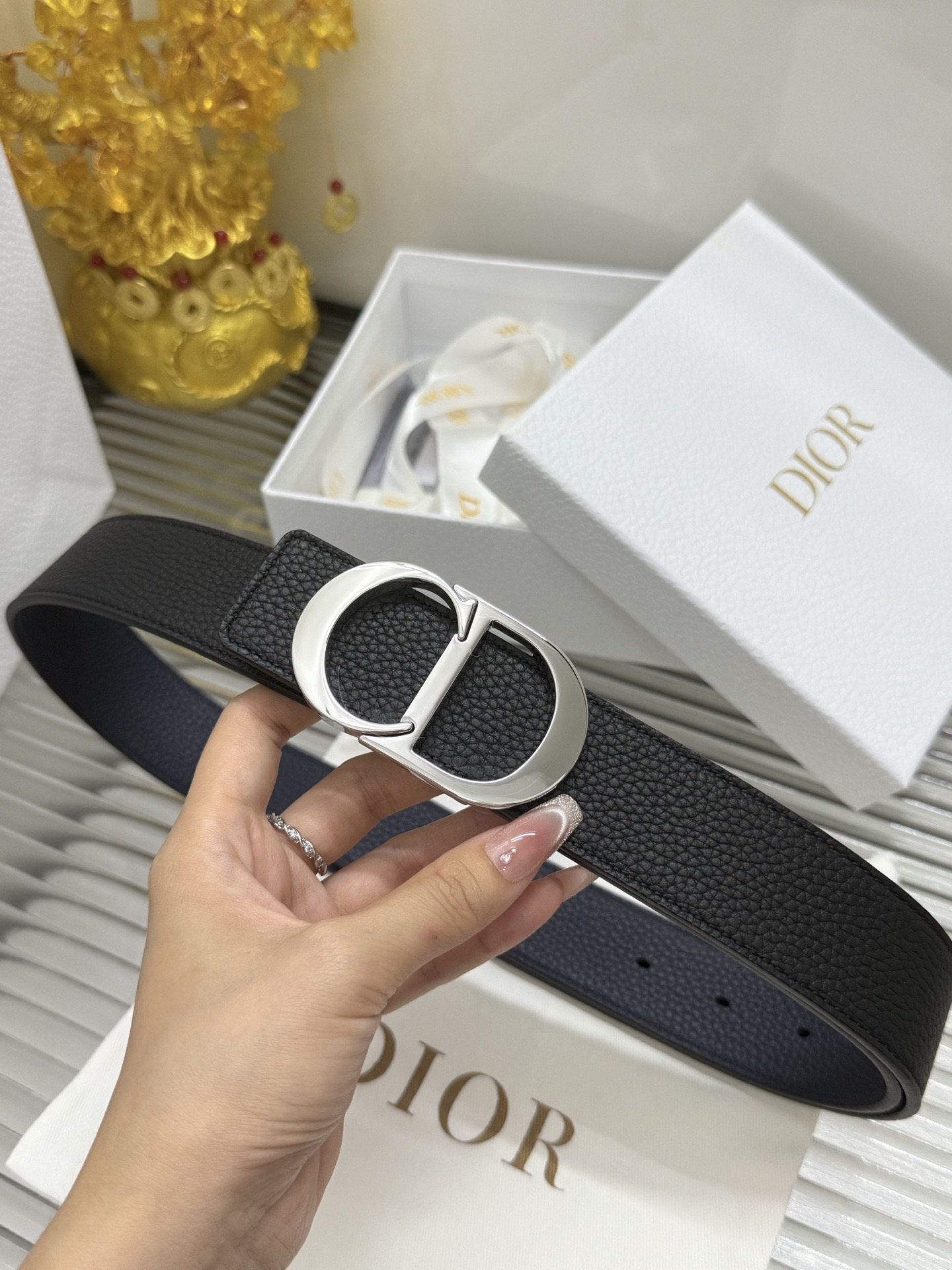 Dior 宽度：𝟑 𝟱𝗰𝗺 迪奥Dior « 配全套 原包装 » 系列 双面可使用 进口小牛皮荔枝纹+精品纯铜五金扣
