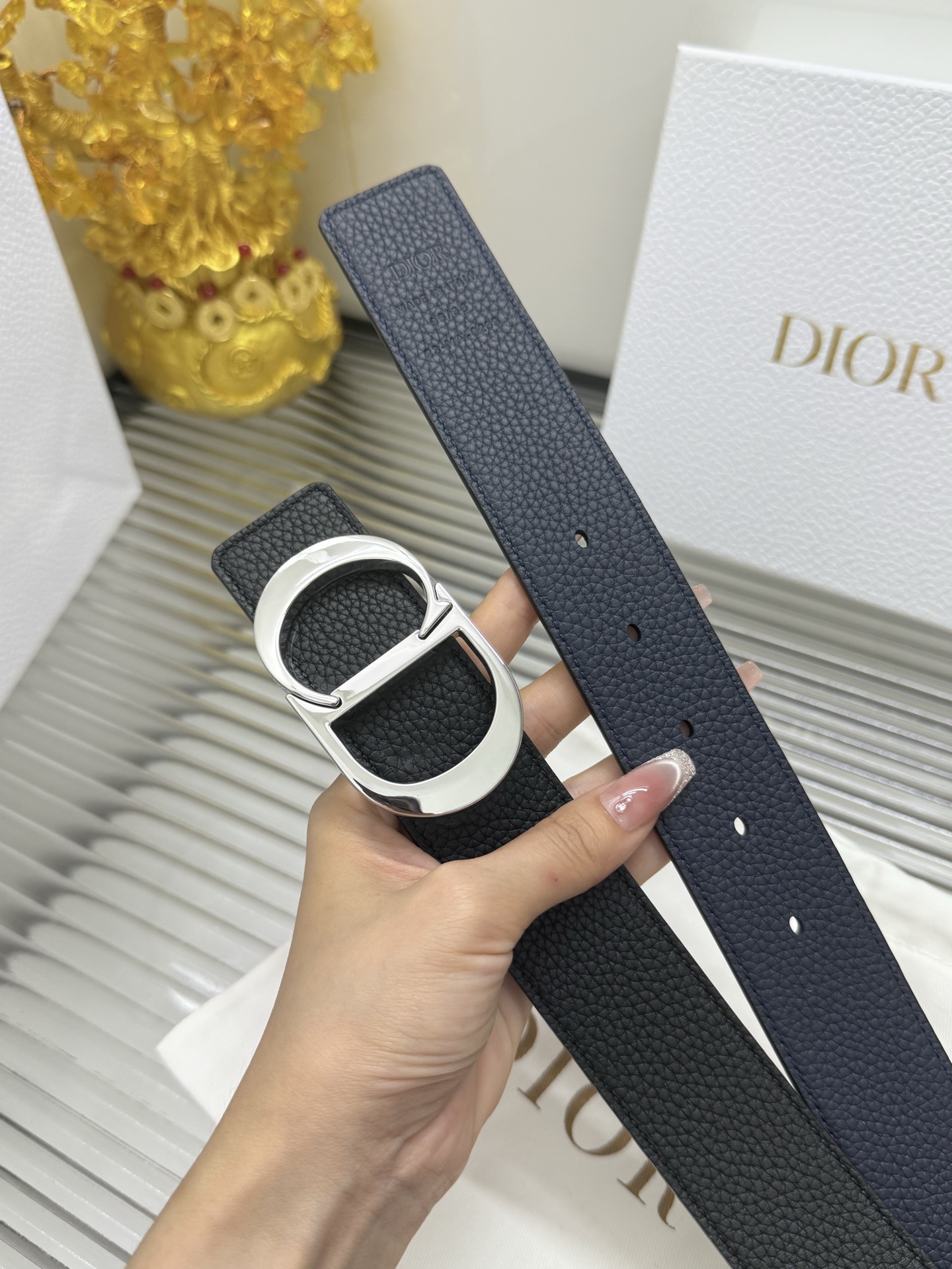 Dior 宽度：𝟑 𝟱𝗰𝗺 迪奥Dior « 配全套 原包装 » 系列 双面可使用 进口小牛皮荔枝纹+精品纯铜五金扣