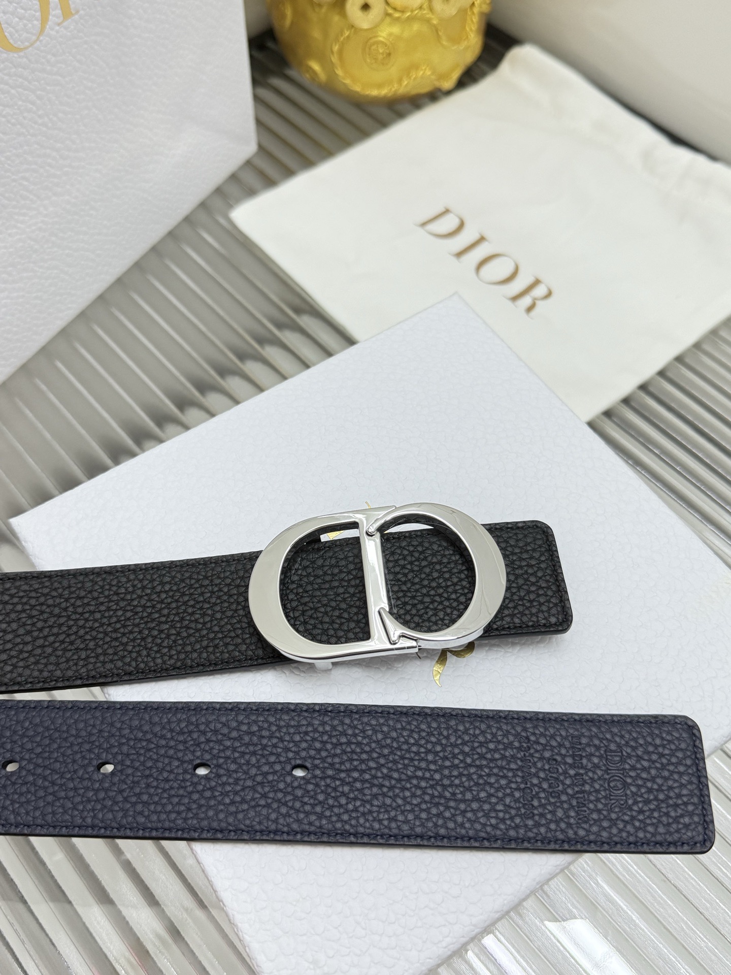 Dior 宽度：𝟑 𝟱𝗰𝗺 迪奥Dior « 配全套 原包装 » 系列 双面可使用 进口小牛皮荔枝纹+精品纯铜五金扣