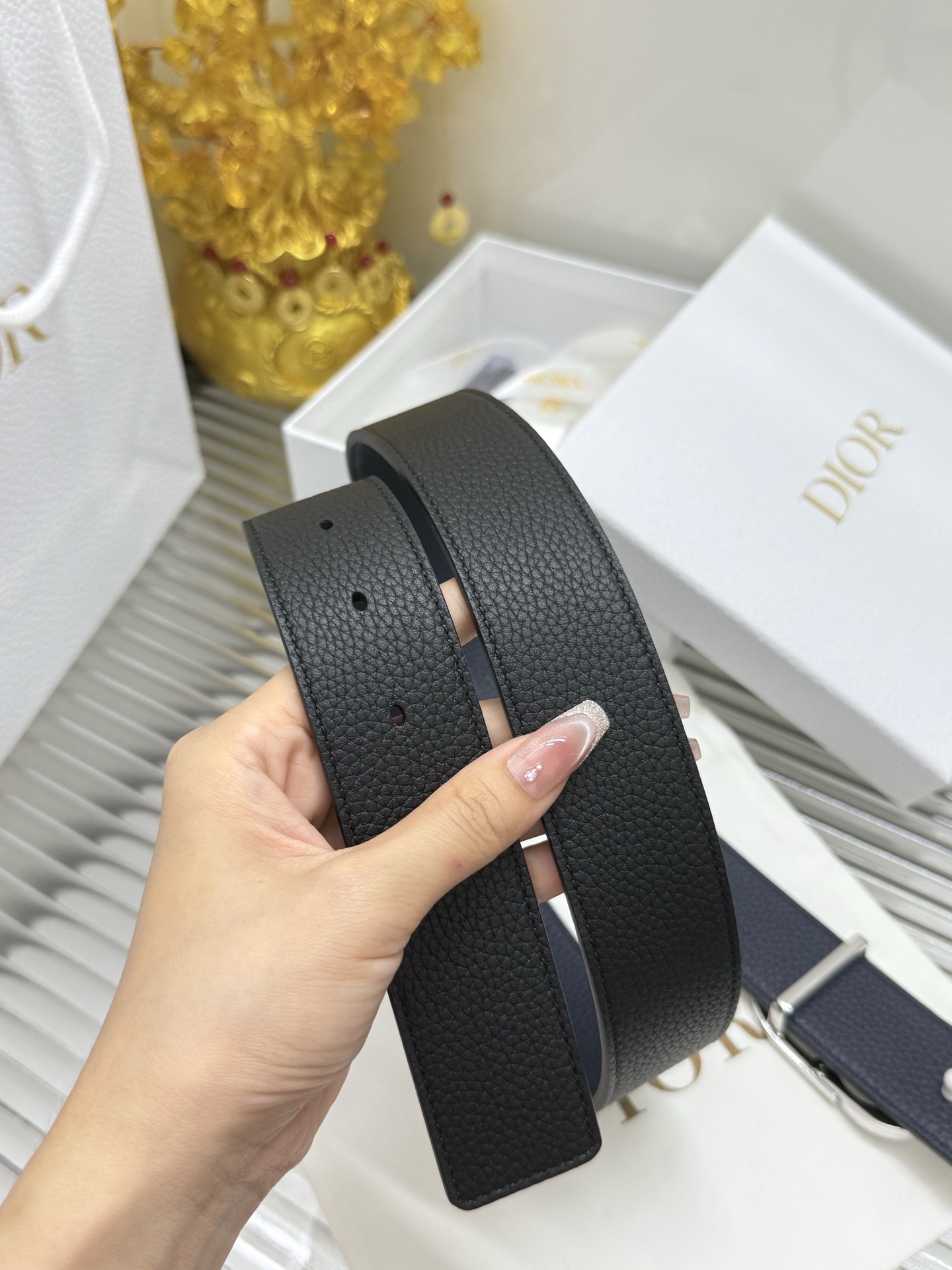 Dior 宽度：𝟑 𝟱𝗰𝗺 迪奥Dior « 配全套 原包装 » 系列 双面可使用 进口小牛皮荔枝纹+精品纯铜五金扣