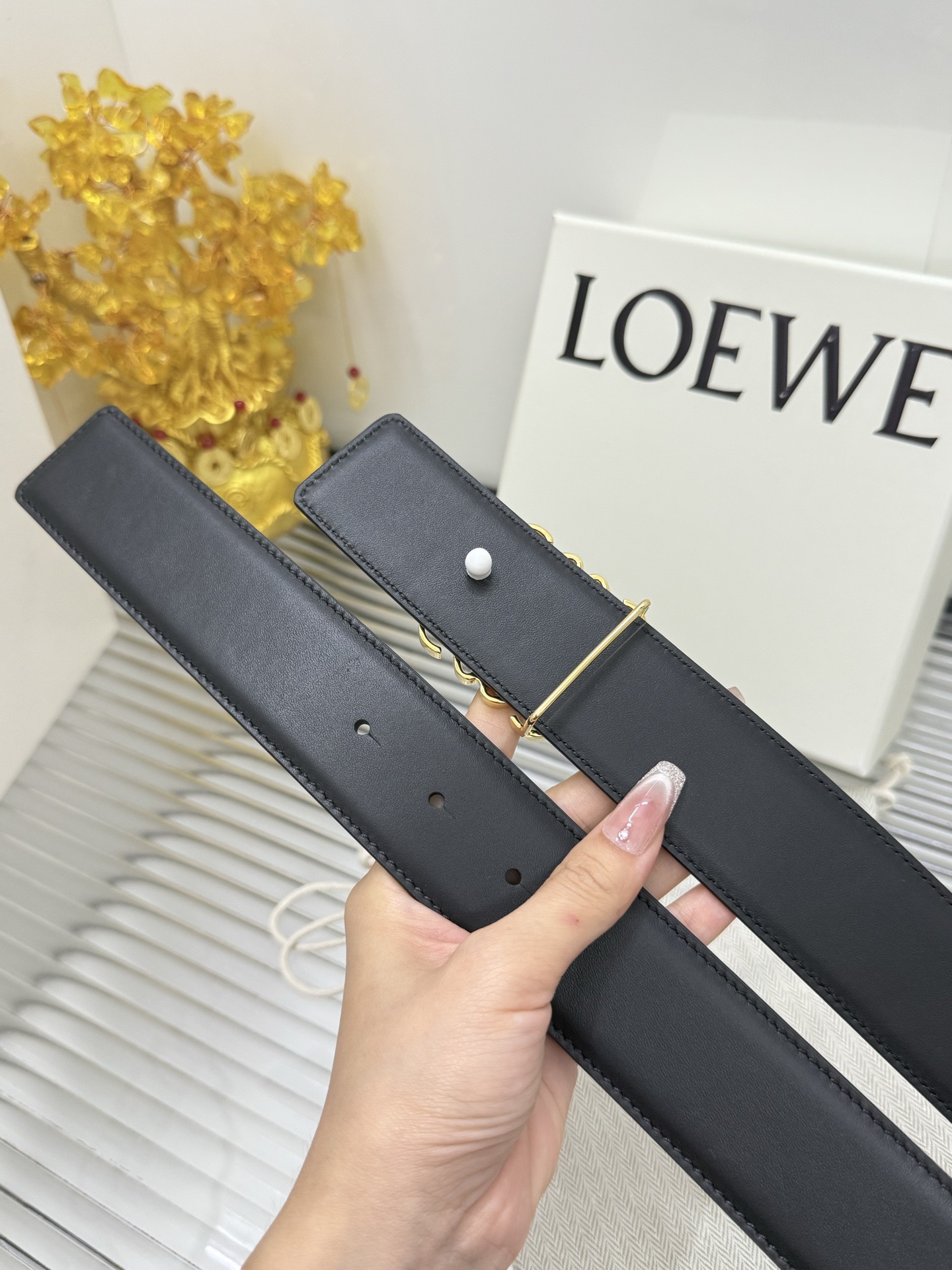 Loewe 宽度：𝟰 𝟬𝗰𝗺 罗意威 LOEWE « 配全套 原包装 » 𝐖𝐨𝐦𝐞𝐧'𝐬 𝐛𝐞𝐥𝐭 双面黑平纹 进口小牛皮+精品纯铜五金扣