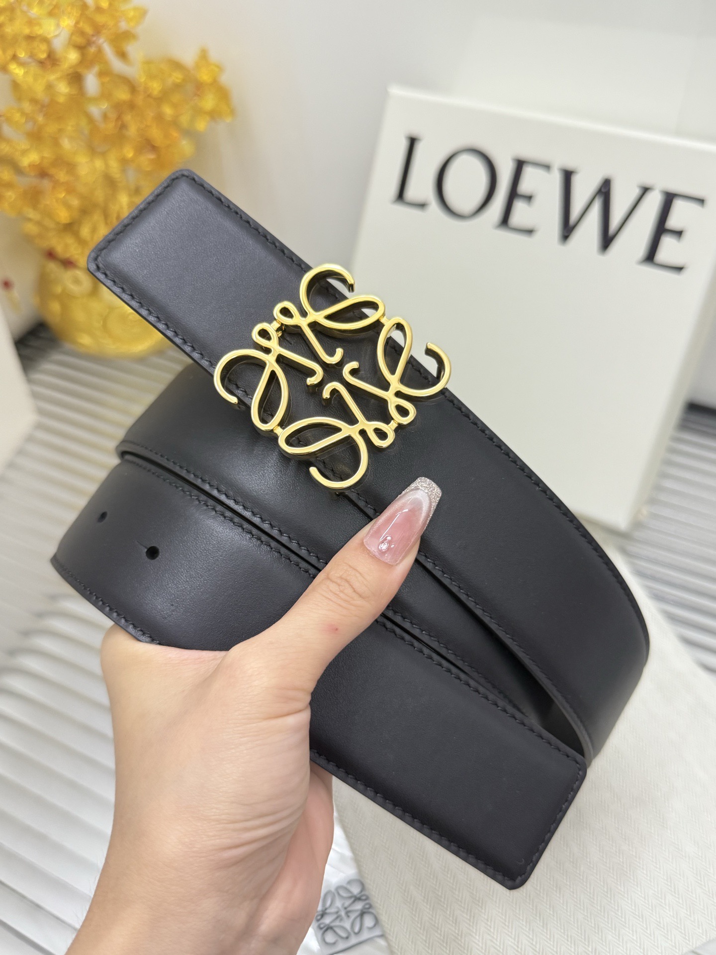 Loewe 宽度：𝟰 𝟬𝗰𝗺 罗意威 LOEWE « 配全套 原包装 » 𝐖𝐨𝐦𝐞𝐧'𝐬 𝐛𝐞𝐥𝐭 双面黑平纹 进口小牛皮+精品纯铜五金扣