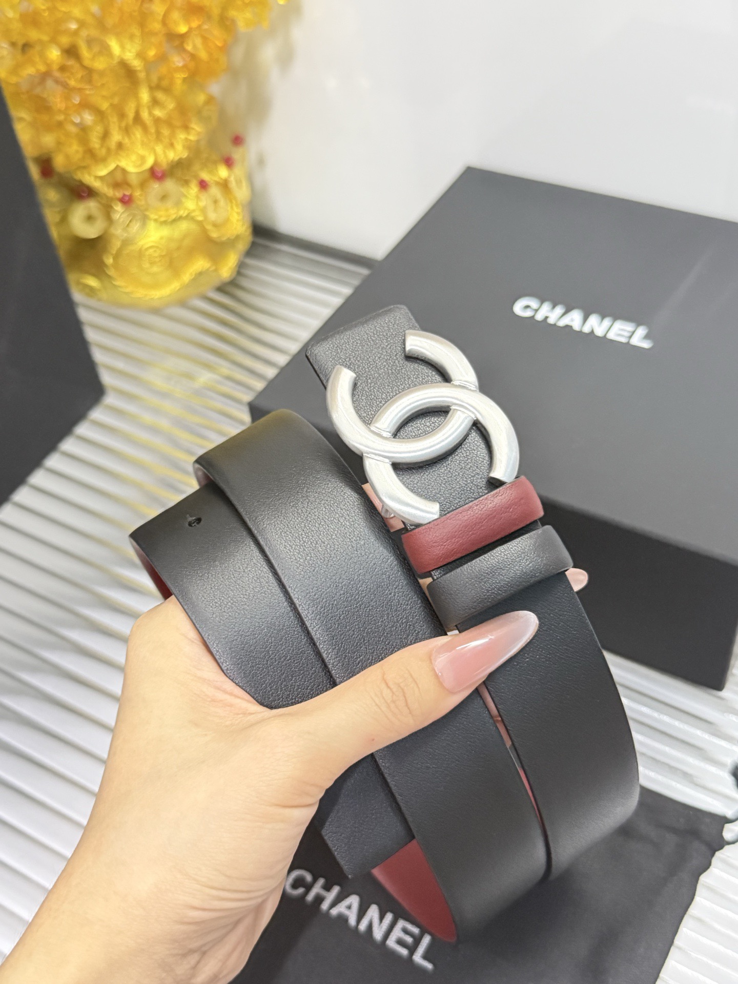 Chanel 宽度：𝟯 𝟬𝗰𝗺 香奈儿 CHANEL « 配全套 原包装 » 双面可用 黑+酒红▪ 进口 小牛皮/皮质柔软舒适+精品纯钢扣▪ 五金扣反面带尺码钢印 代购正货级 · 精细完美走线 细节 工整 高品质质量