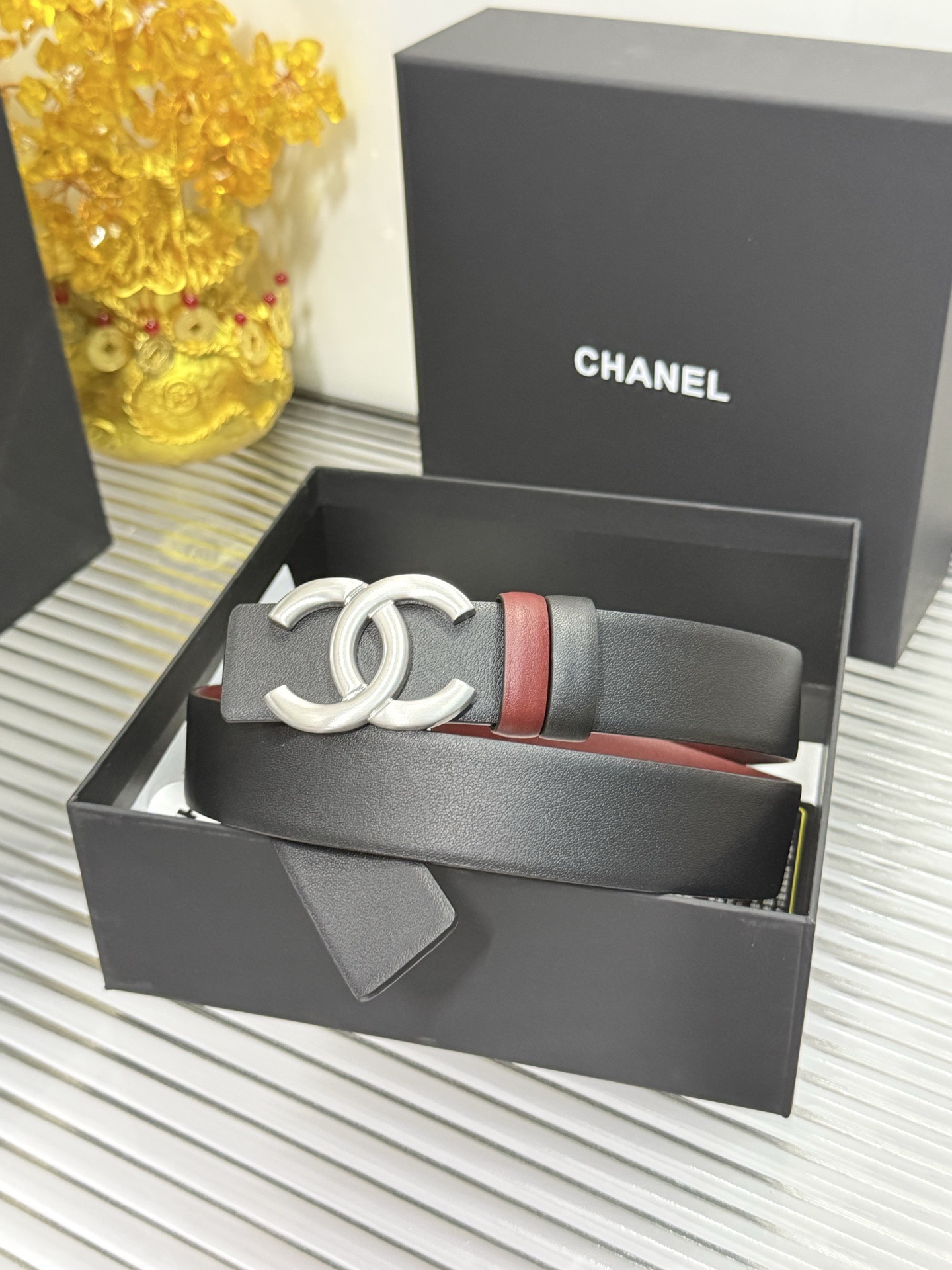 Chanel 宽度：𝟯 𝟬𝗰𝗺 香奈儿 CHANEL « 配全套 原包装 » 双面可用 黑+酒红▪ 进口 小牛皮/皮质柔软舒适+精品纯钢扣▪ 五金扣反面带尺码钢印 代购正货级 · 精细完美走线 细节 工整 高品质质量