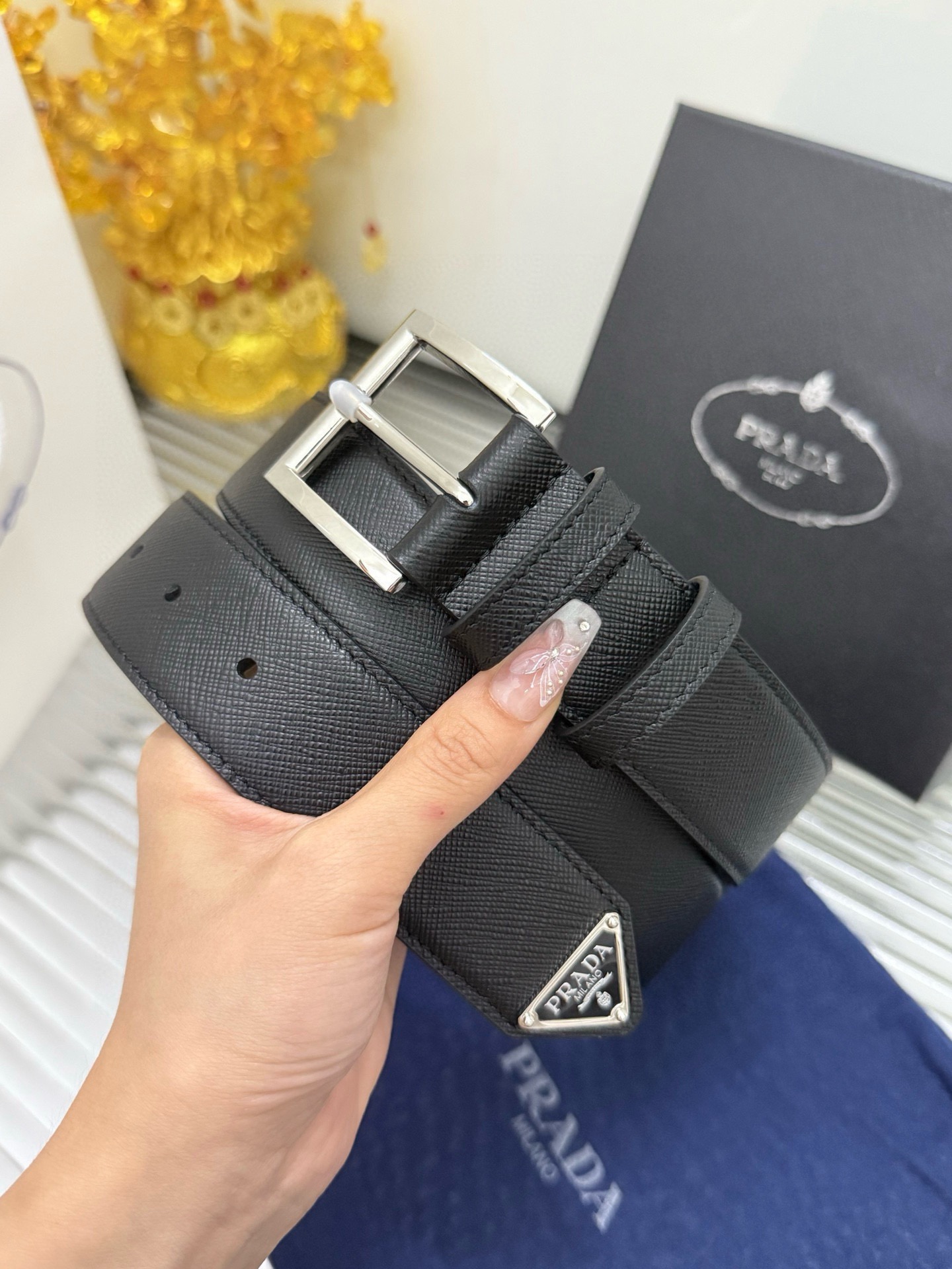 Prada 宽度：𝟑.𝟱𝗰𝗺 普拉达 PRADA « 配全套 原包装 » 针扣系列 做工细节 对版开模钢印
