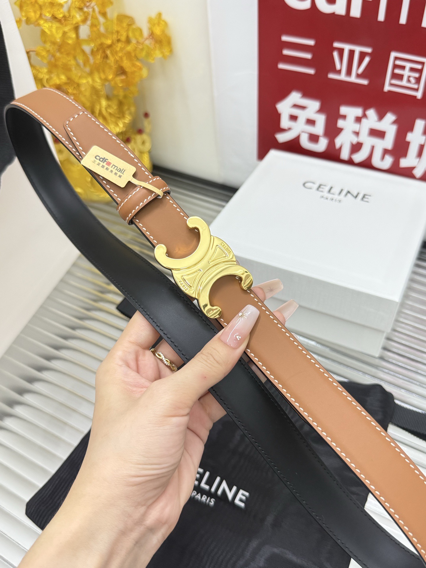 Celine 新款⬆ 宽度：𝟮 𝟱𝗰𝗺 赛琳 CELINE « 配全套 原包装 » 挂扣系列双面可用 做旧精品纯铜鎏金+ 小牛皮 代购正货级 · 精细完美走线 细节 工整 高品质质量