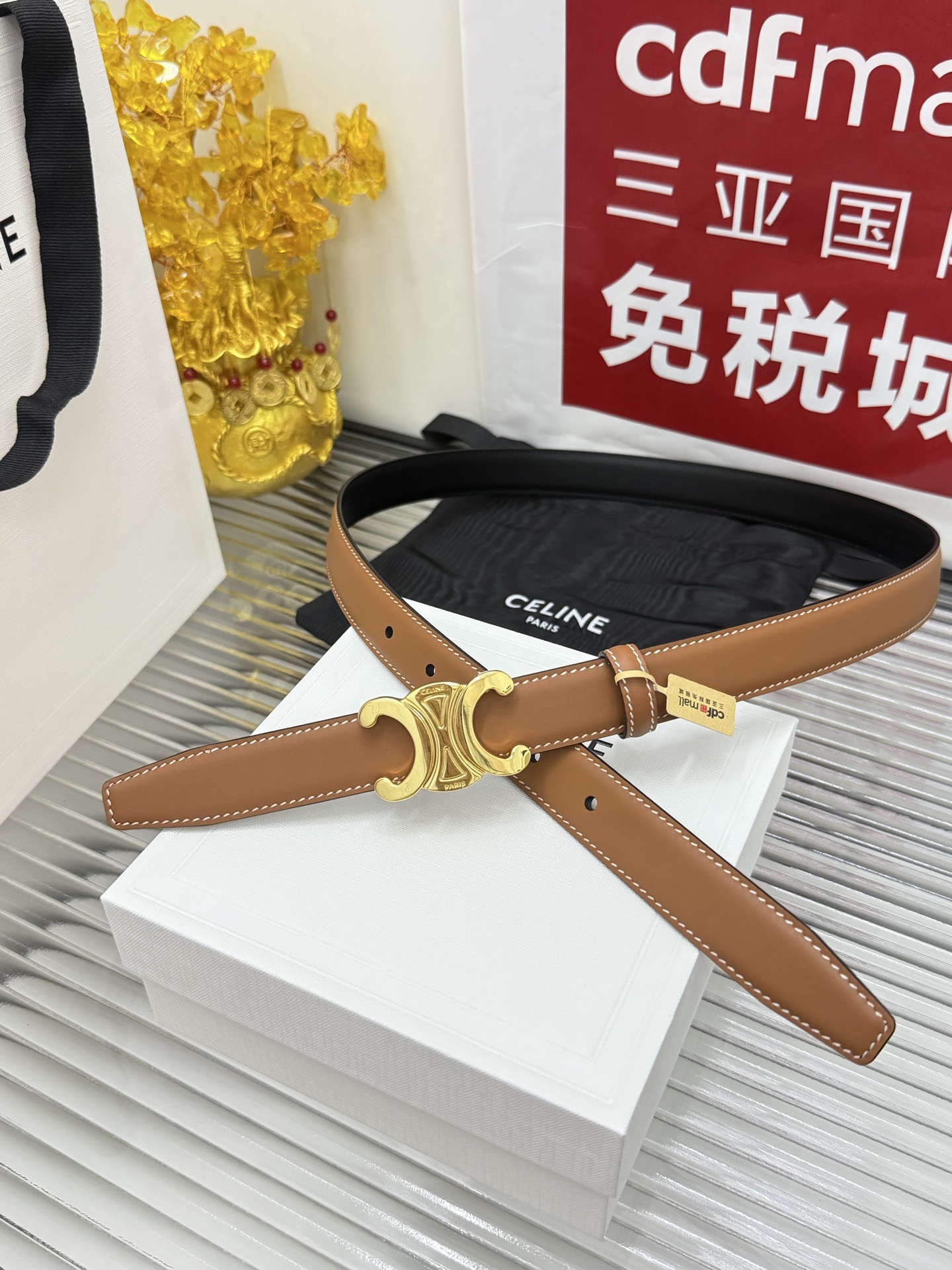 Celine 新款⬆ 宽度：𝟮 𝟱𝗰𝗺 赛琳 CELINE « 配全套 原包装 » 挂扣系列双面可用 做旧精品纯铜鎏金+ 小牛皮 代购正货级 · 精细完美走线 细节 工整 高品质质量