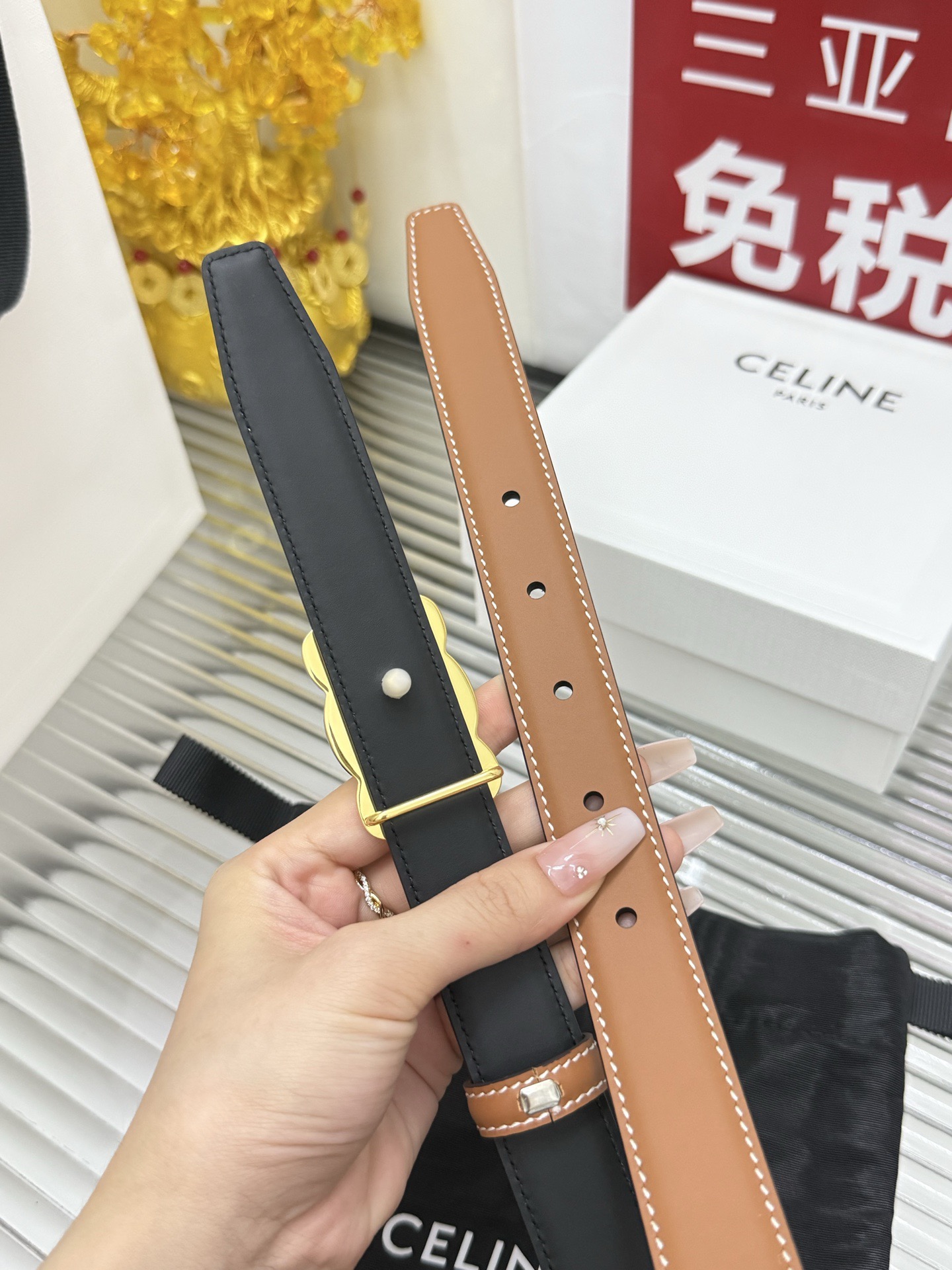 Celine 新款⬆ 宽度：𝟮 𝟱𝗰𝗺 赛琳 CELINE « 配全套 原包装 » 挂扣系列双面可用 做旧精品纯铜鎏金+ 小牛皮 代购正货级 · 精细完美走线 细节 工整 高品质质量