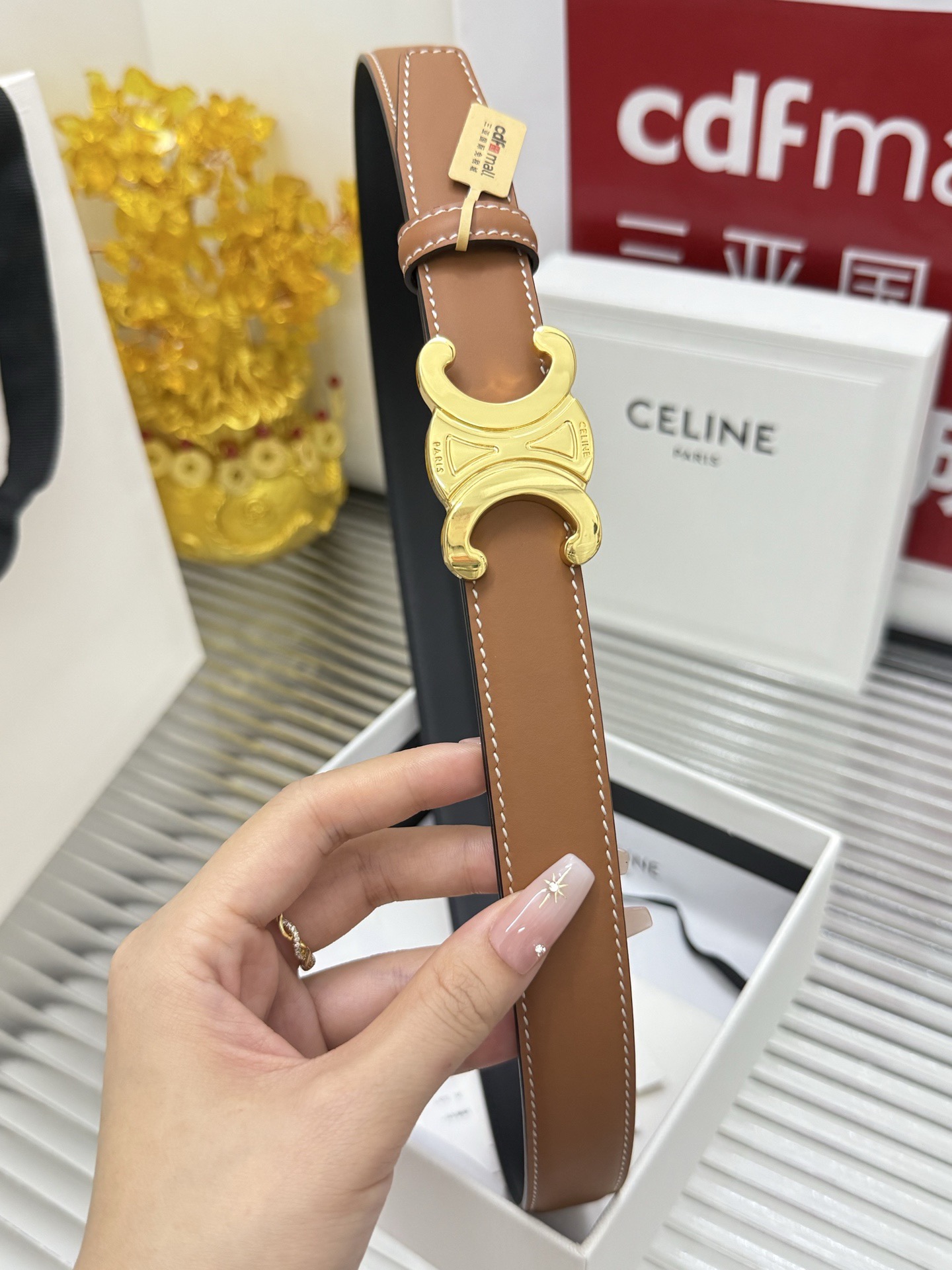 Celine 新款⬆ 宽度：𝟮 𝟱𝗰𝗺 赛琳 CELINE « 配全套 原包装 » 挂扣系列双面可用 做旧精品纯铜鎏金+ 小牛皮 代购正货级 · 精细完美走线 细节 工整 高品质质量