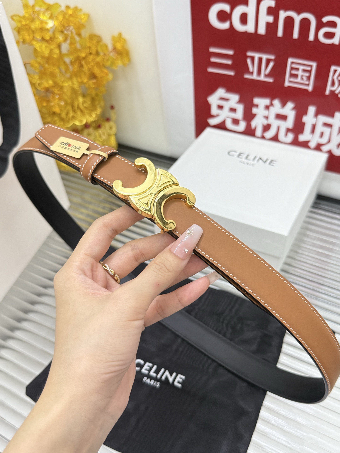 Celine 新款⬆ 宽度：𝟮 𝟱𝗰𝗺 赛琳 CELINE « 配全套 原包装 » 挂扣系列双面可用 做旧精品纯铜鎏金+ 小牛皮 代购正货级 · 精细完美走线 细节 工整 高品质质量