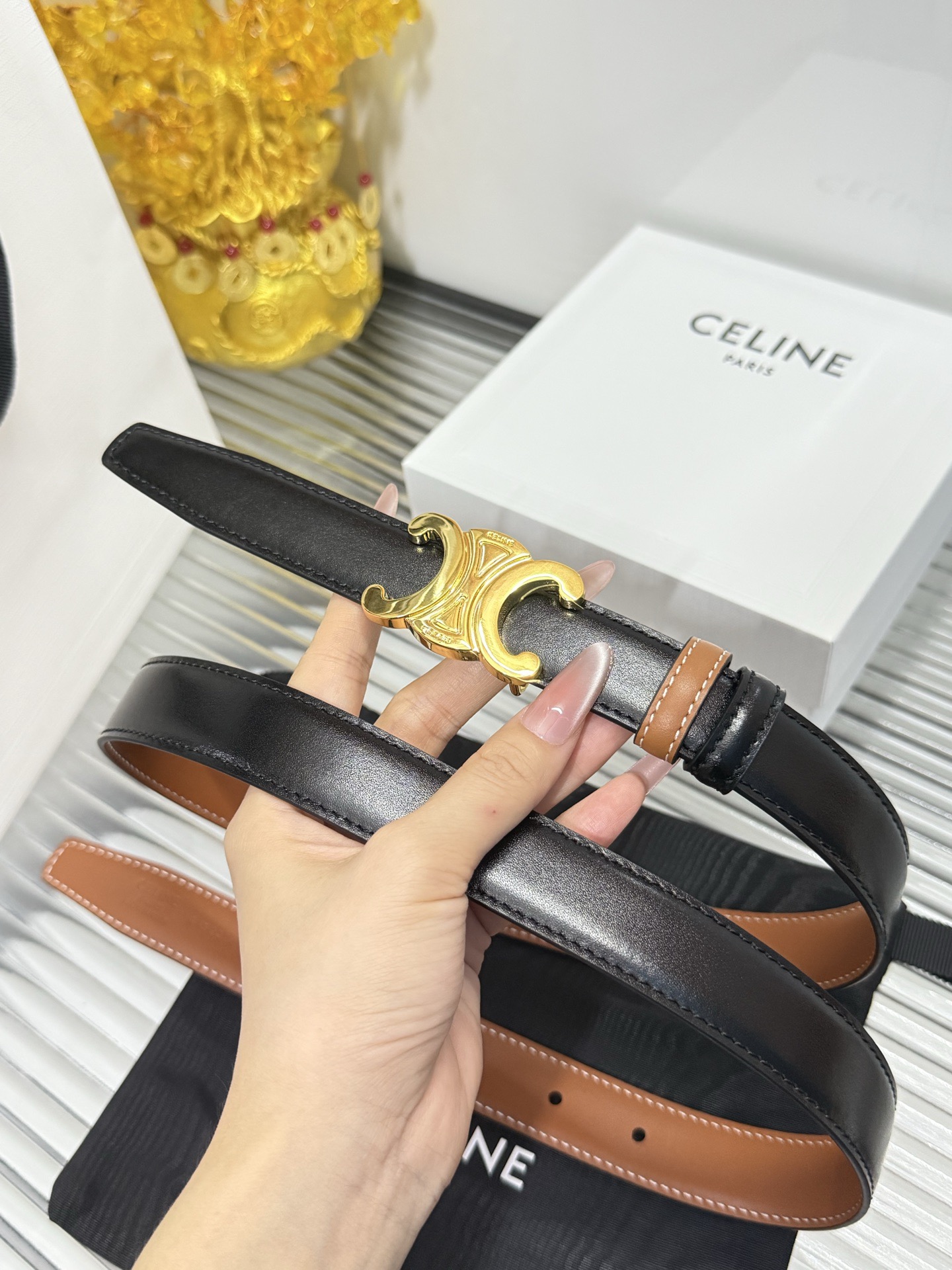 Celine 宽度：𝟮 𝟱𝗰𝗺 赛琳 CELINE « 配全套 原包装 » 双面可用 官网新款 进口 小牛皮+精品纯铜扣/带 膜