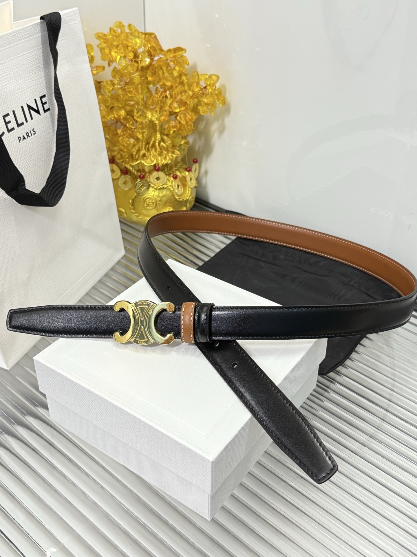 Celine 宽度：𝟮 𝟱𝗰𝗺 赛琳 CELINE « 配全套 原包装 » 双面可用 官网新款 进口 小牛皮+精品纯铜扣/带 膜