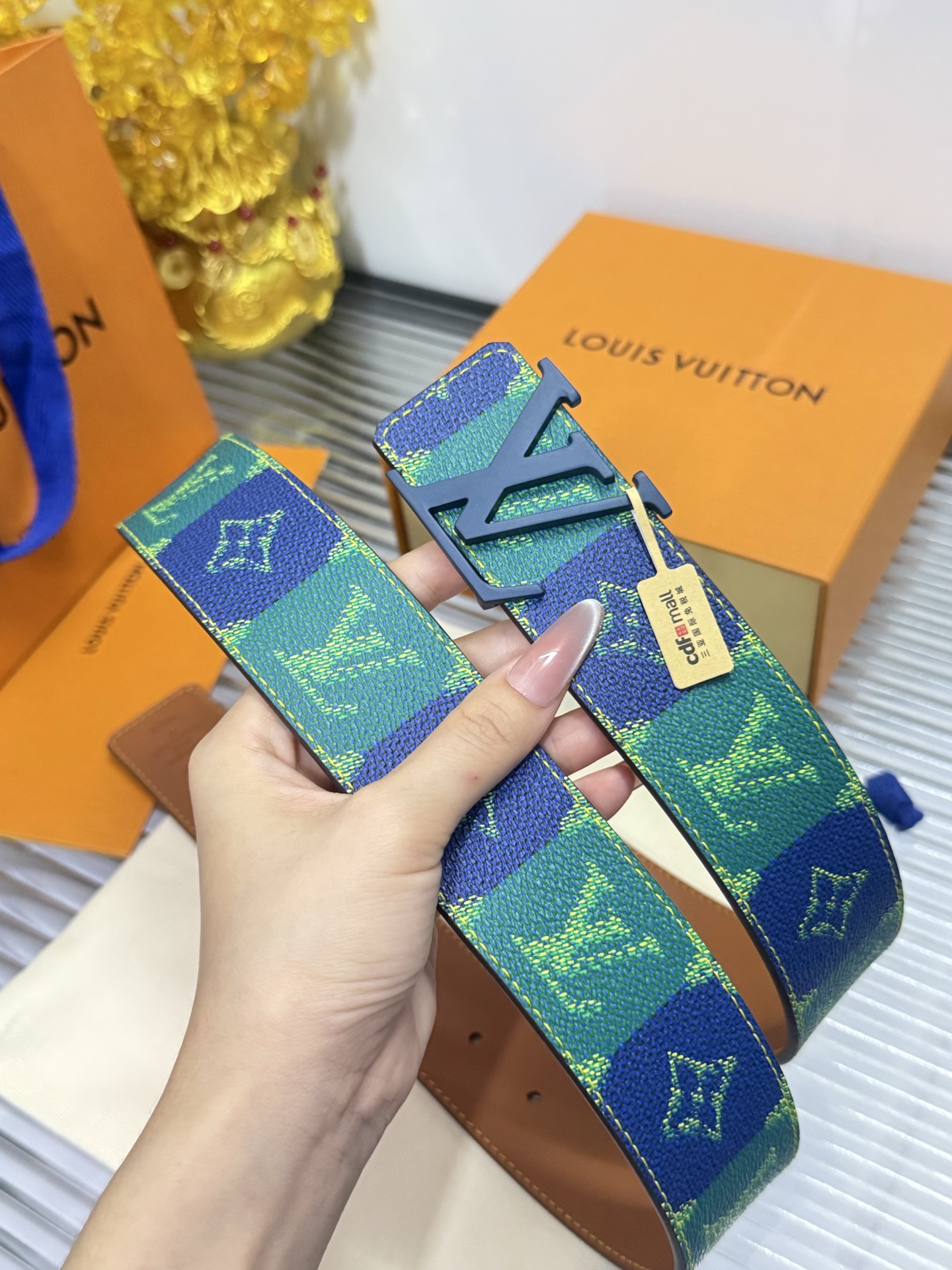 Louis Vuitton 宽度：𝟰 𝟬𝗰𝗺 路易威登Louis Vuitton « 配全套 原包装 » 双面可用 帆布/底小牛皮+精品纯铜砂蓝扣