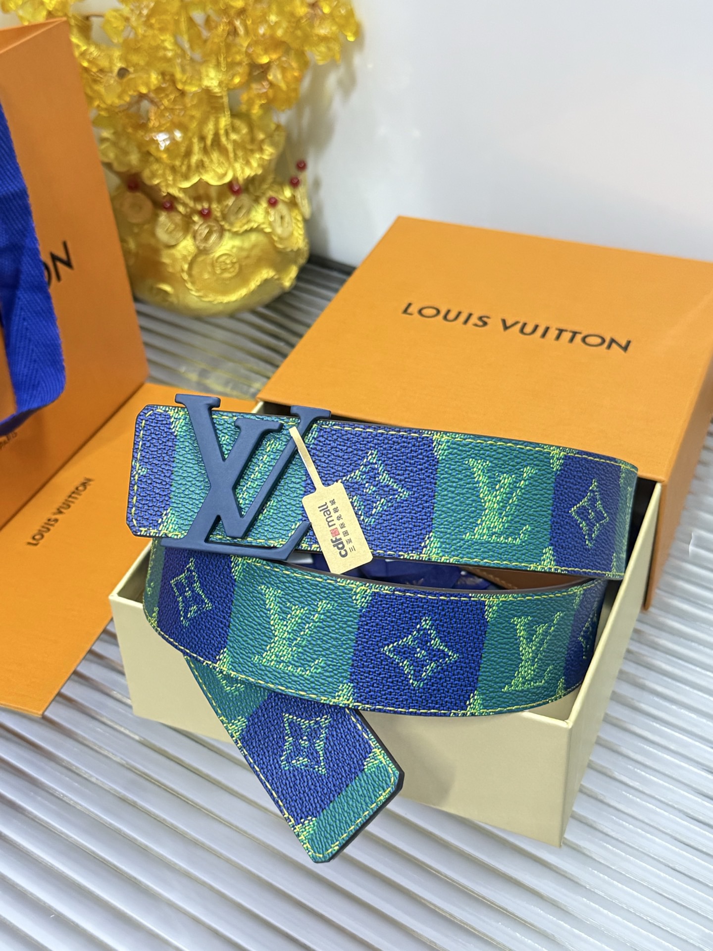 Louis Vuitton 宽度：𝟰 𝟬𝗰𝗺 路易威登Louis Vuitton « 配全套 原包装 » 双面可用 帆布/底小牛皮+精品纯铜砂蓝扣
