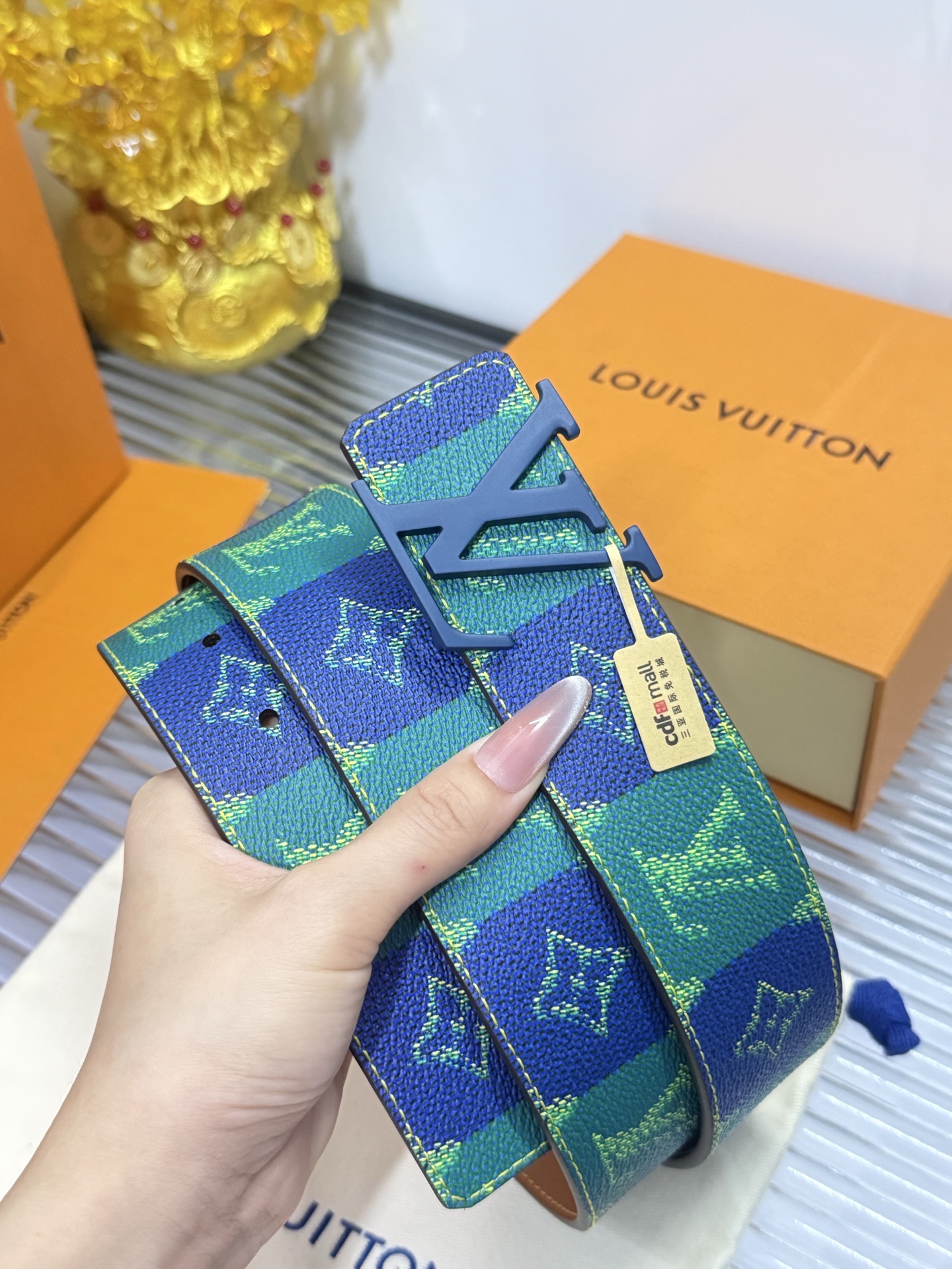 Louis Vuitton 宽度：𝟰 𝟬𝗰𝗺 路易威登Louis Vuitton « 配全套 原包装 » 双面可用 帆布/底小牛皮+精品纯铜砂蓝扣