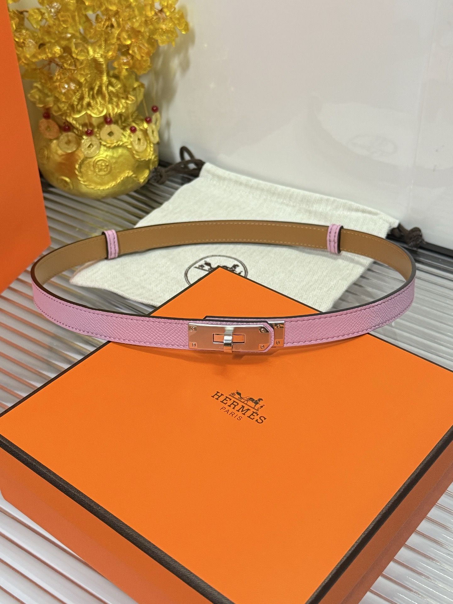 Hermès 宽度： 𝟭 𝟴𝗰𝗺 爱马仕 Hermès « 配全套 原包装 » 款 色Kelly女款伸缩款·一个码 进口𝐓𝐎𝐆𝐎小牛皮+精品纯铜五金扣 正版五金专用膜
