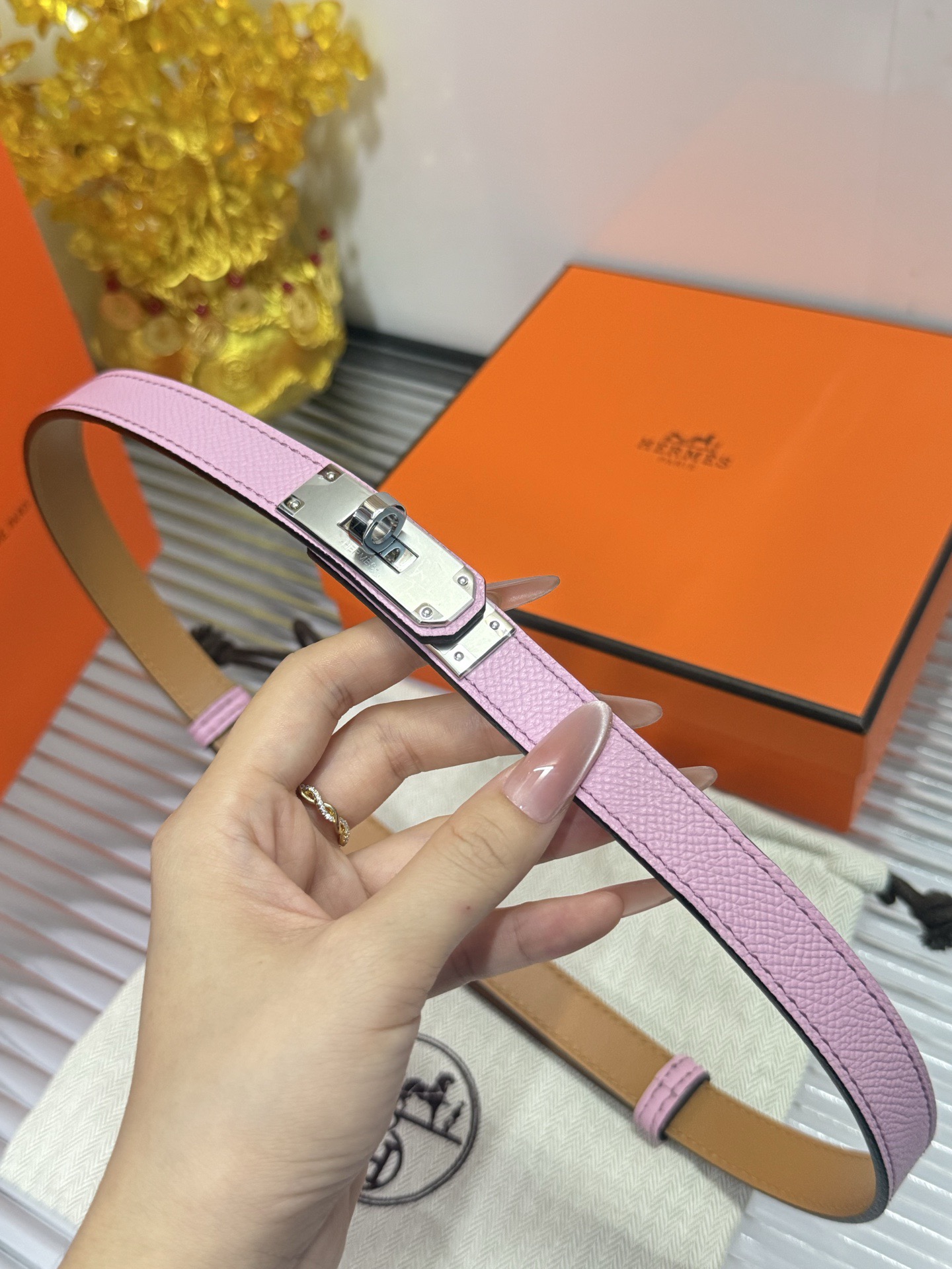 Hermès 宽度： 𝟭 𝟴𝗰𝗺 爱马仕 Hermès « 配全套 原包装 » 款 色Kelly女款伸缩款·一个码 进口𝐓𝐎𝐆𝐎小牛皮+精品纯铜五金扣 正版五金专用膜