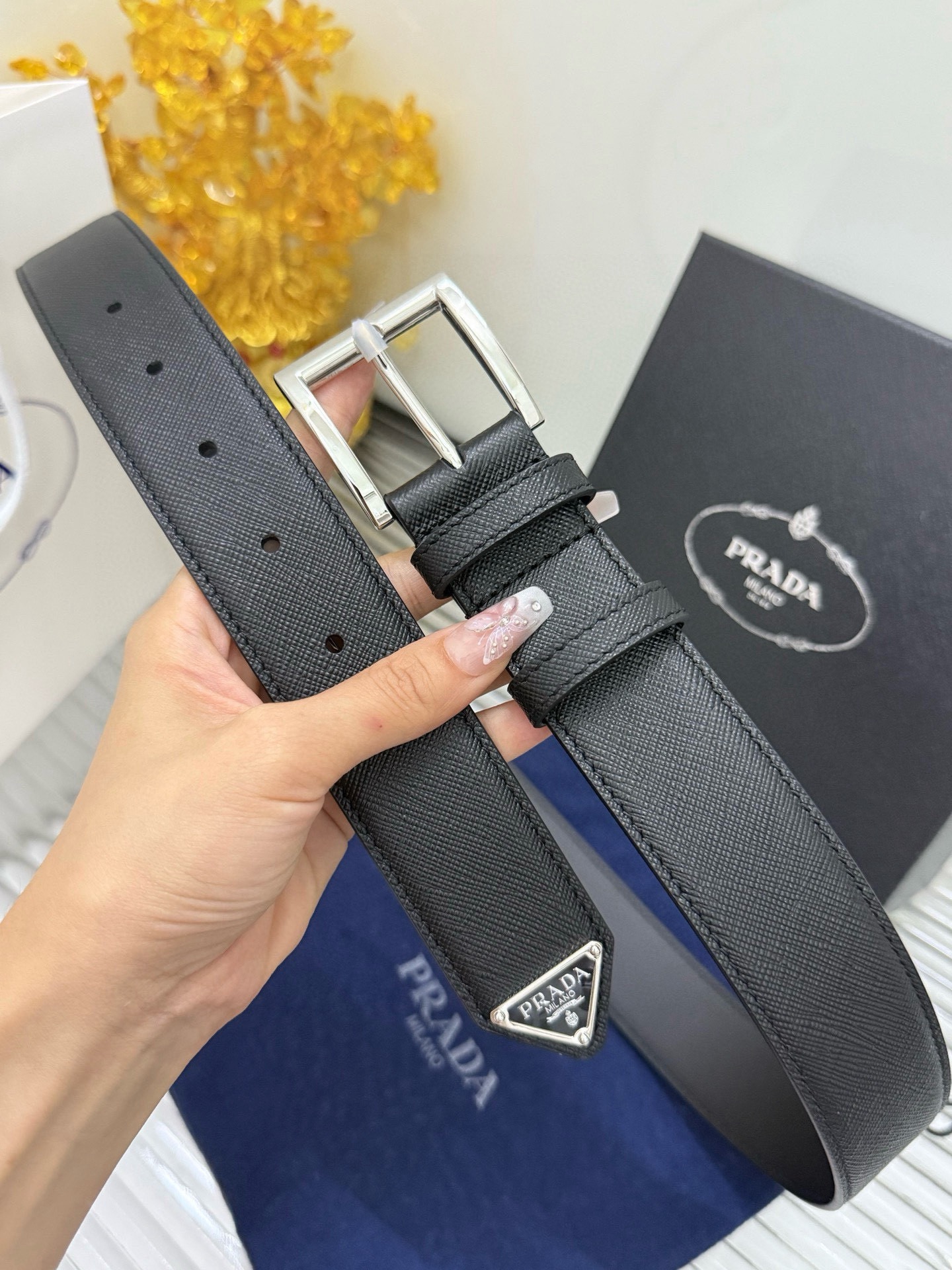 Prada 宽度：𝟑.𝟱𝗰𝗺 普拉达 PRADA « 配全套 原包装 » 针扣系列 做工细节 对版开模钢印