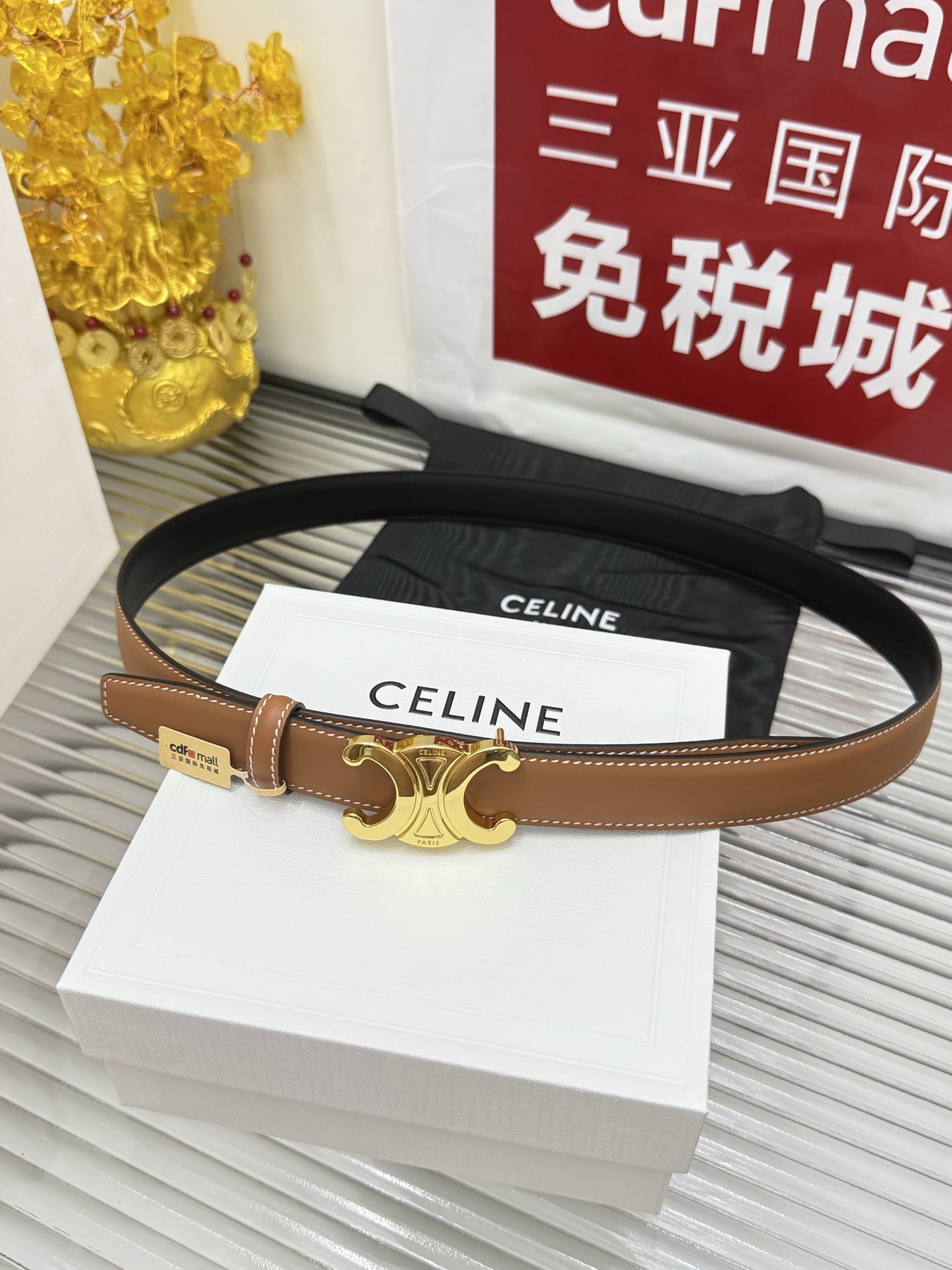 Celine 宽度：𝟮 𝟱𝗰𝗺 赛琳 CELINE « 配全套 原包装 » 挂扣系列双面可用 做旧精品纯铜鎏金+ 小牛皮 代购正货级 · 精细完美走线 细节 工整 高品质质量