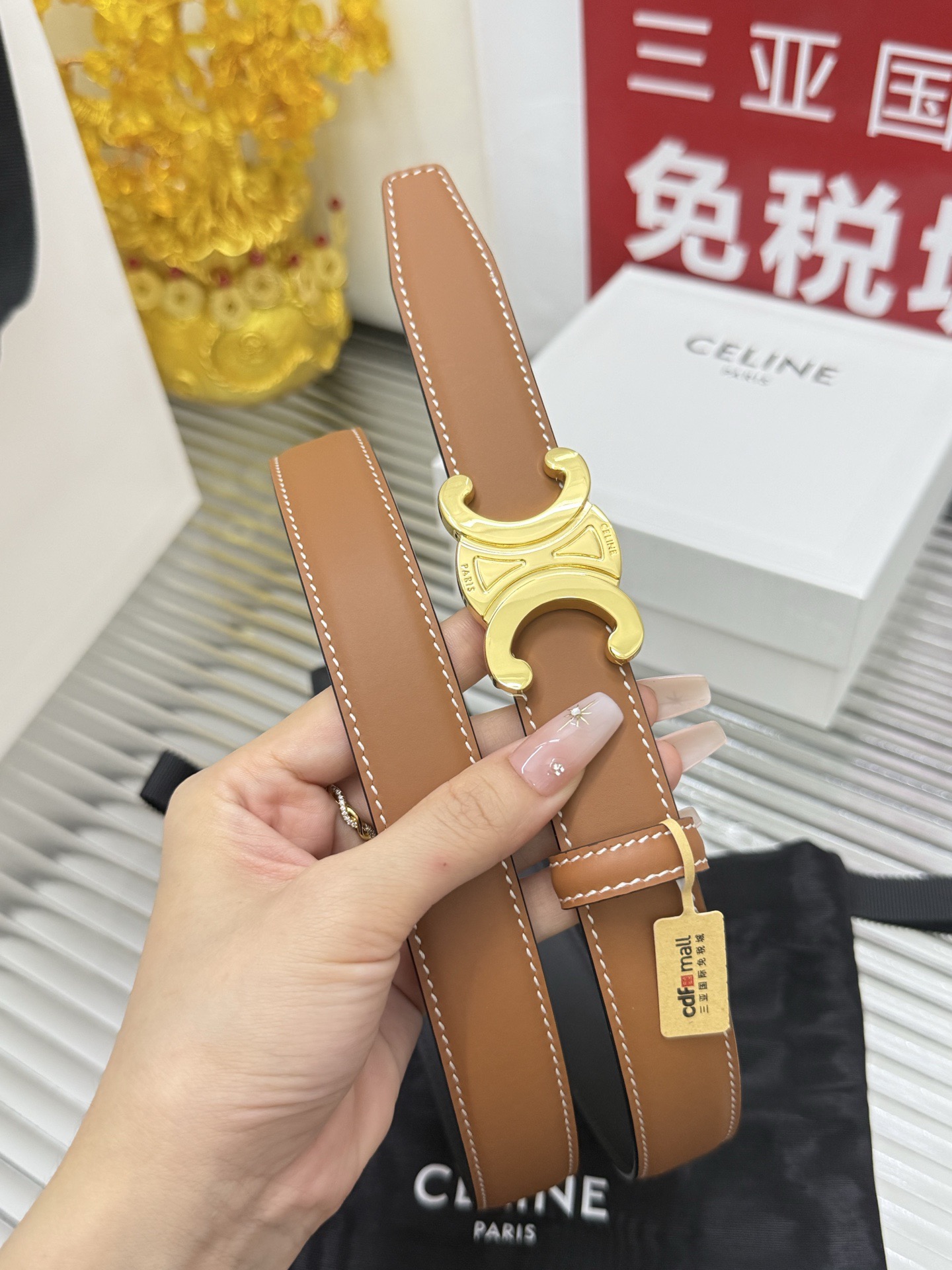 Celine 宽度：𝟮 𝟱𝗰𝗺 赛琳 CELINE « 配全套 原包装 » 挂扣系列双面可用 做旧精品纯铜鎏金+ 小牛皮 代购正货级 · 精细完美走线 细节 工整 高品质质量