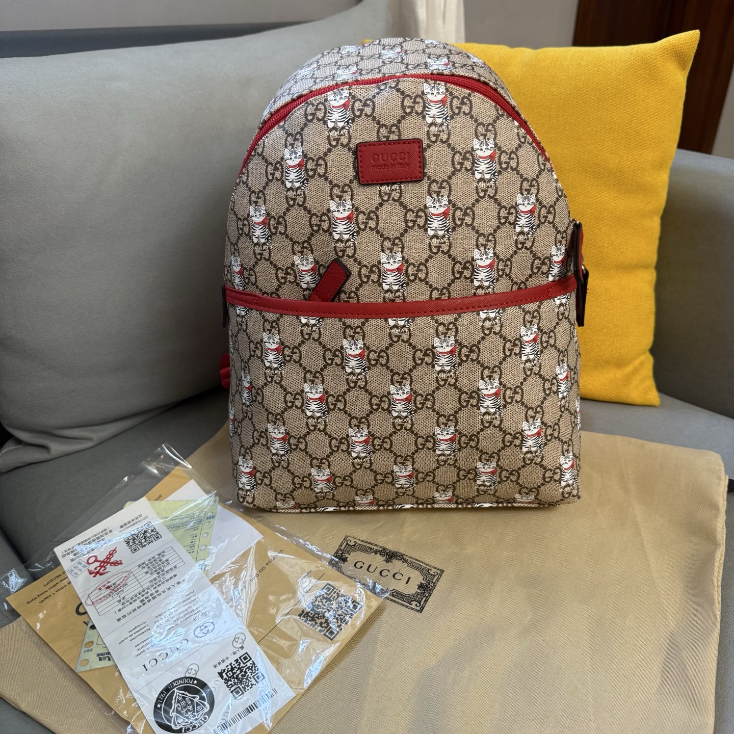 Nombre del producto: Mochila Manmao Tamaño: 32*25*10 Embalaje: Bolsa para el polvo