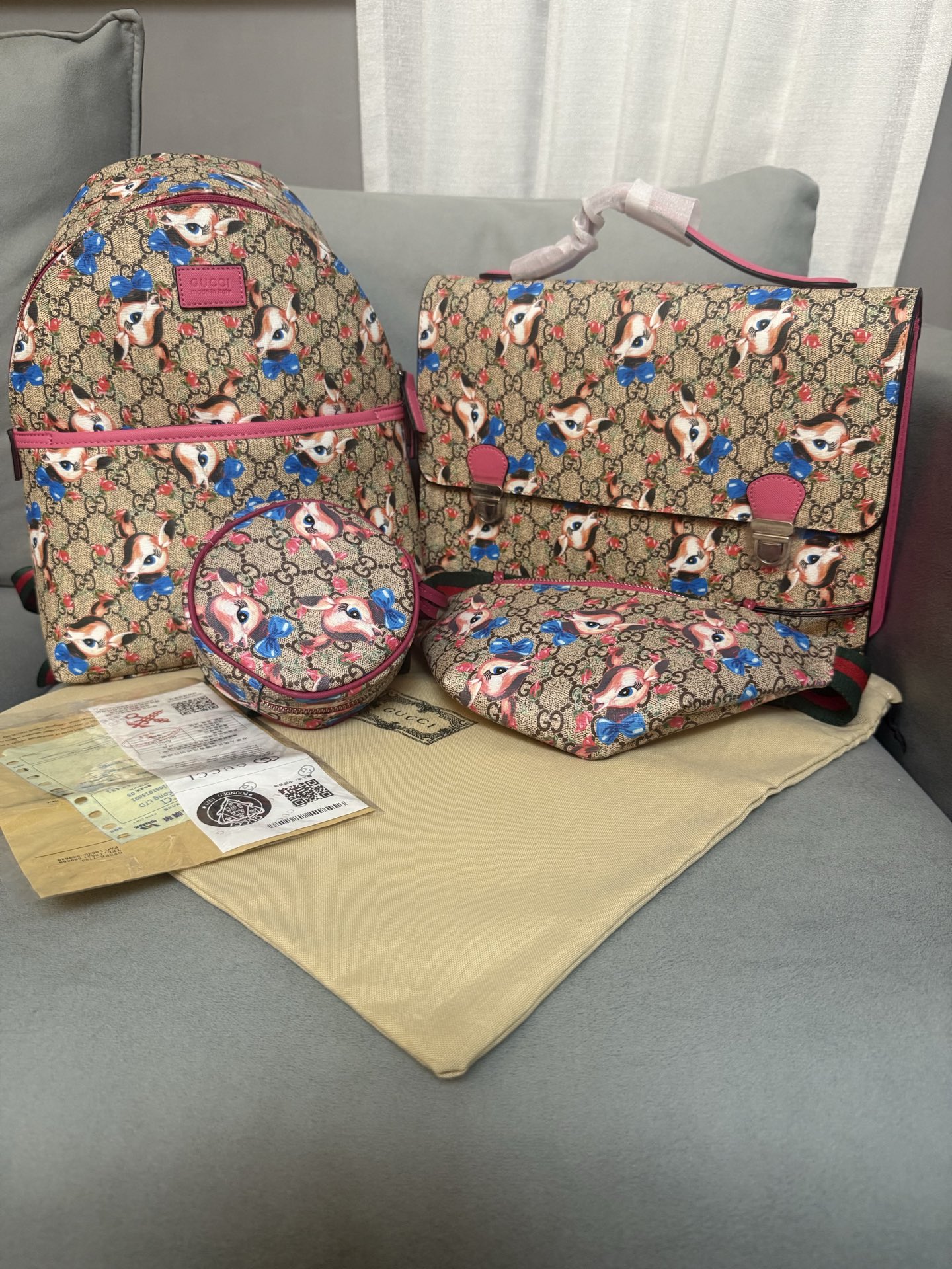 Nombre del producto Mochila Duolu Tamaño de la mochila: 32*25*10 Embalaje: Bolsa para el polvo