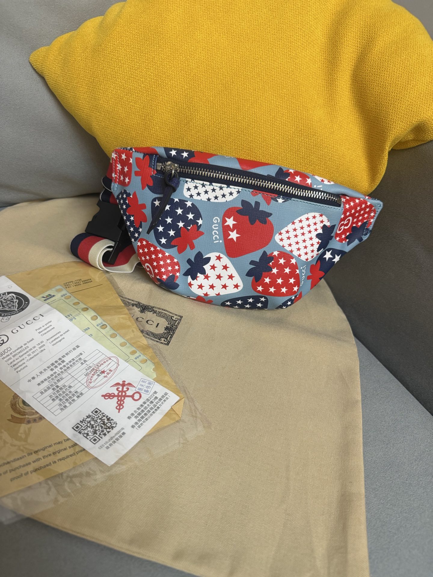 Bolso de cintura de fresa. Tamaño: 25*14. Empaque: bolsa de polvo