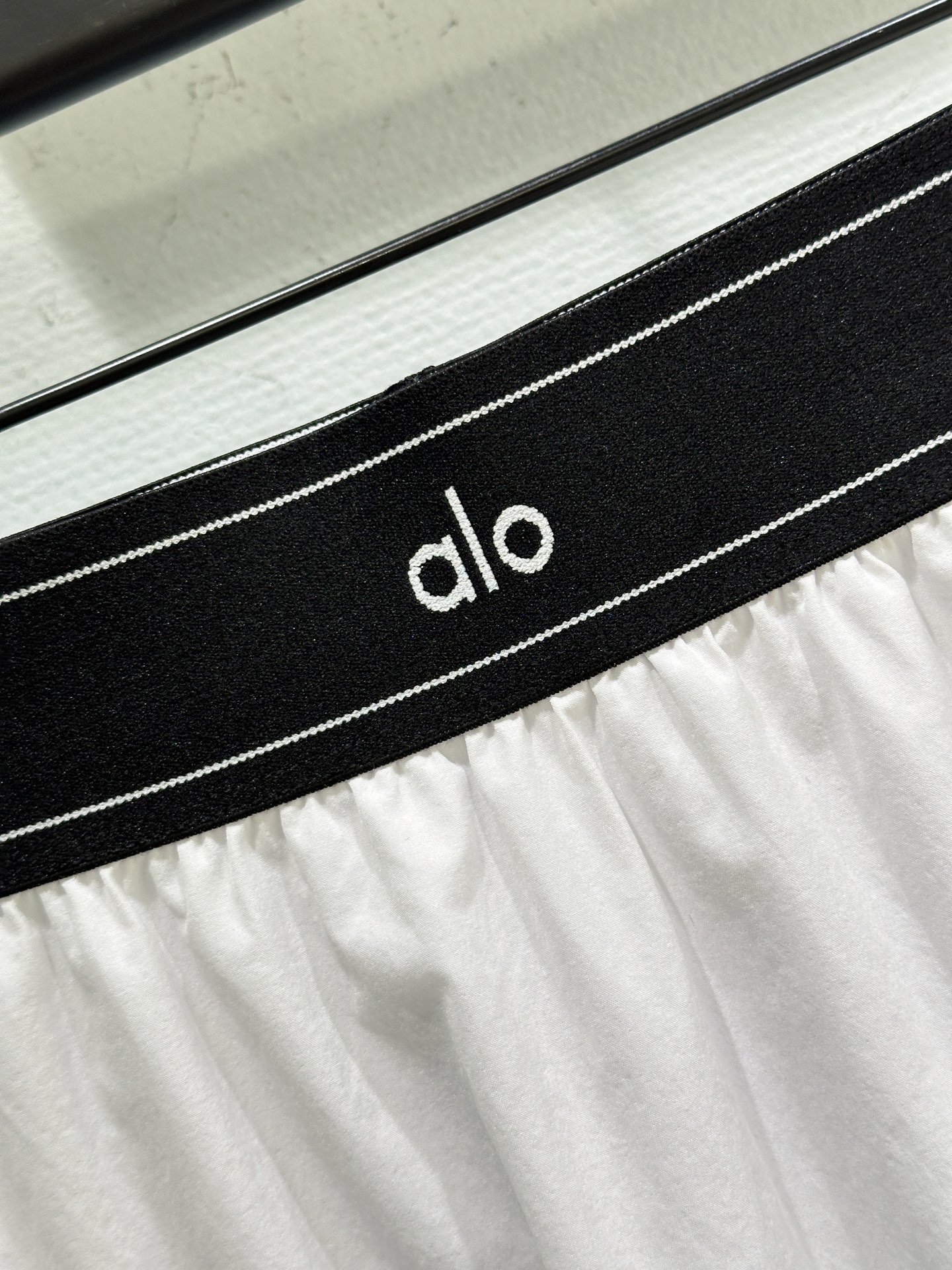 High-end Women’s Outfit Package: ALO’s SS Spring/Summer Collection with Skirts and Shirts. - 图片 4