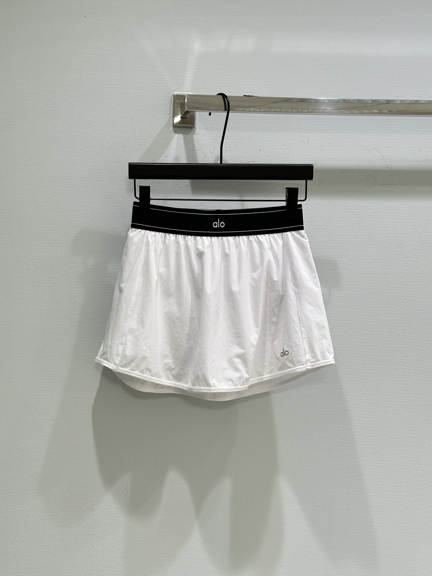 High-end Women’s Outfit Package: ALO’s SS Spring/Summer Collection with Skirts and Shirts. - 图片 3