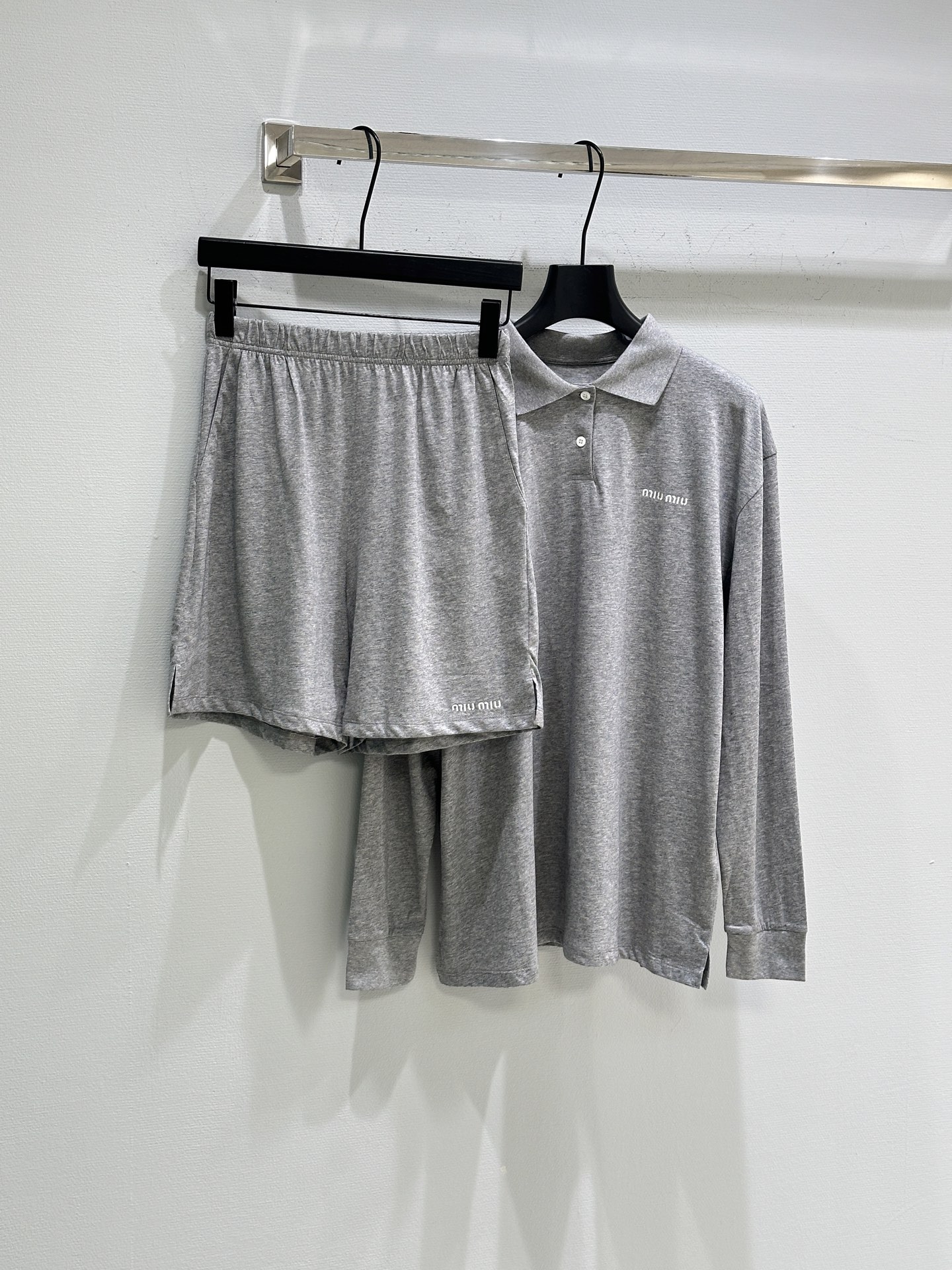 New Miu Miu Knitted Bermuda Shorts Suit for Single Women: Cash Supply, Gray SML - 图片 1