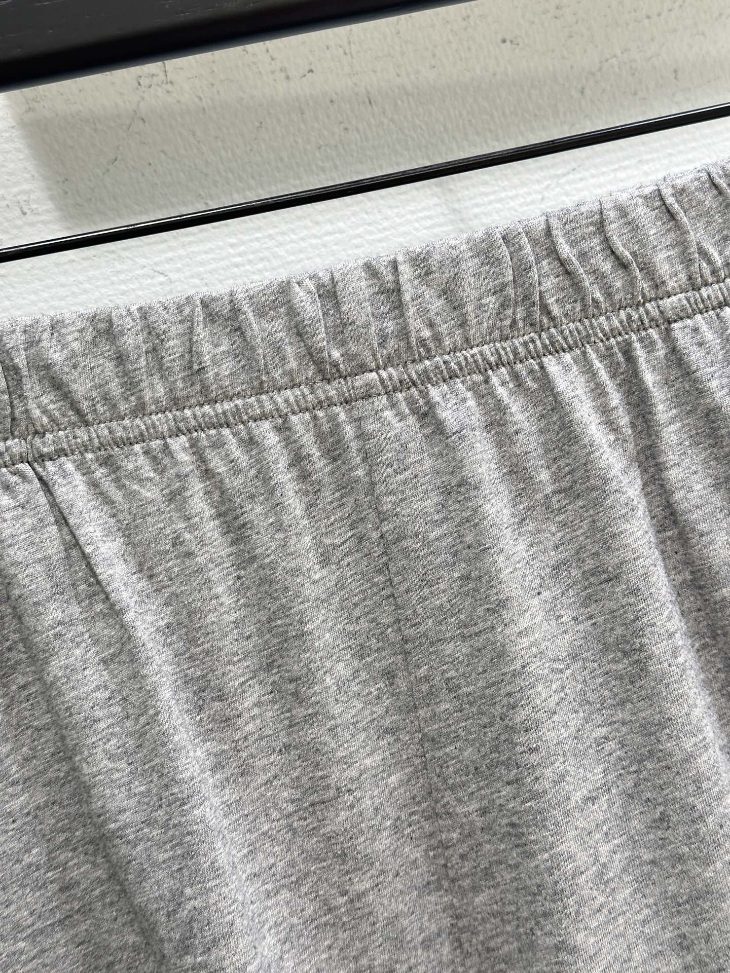 New Miu Miu Knitted Bermuda Shorts Suit for Single Women: Cash Supply, Gray SML - 图片 3