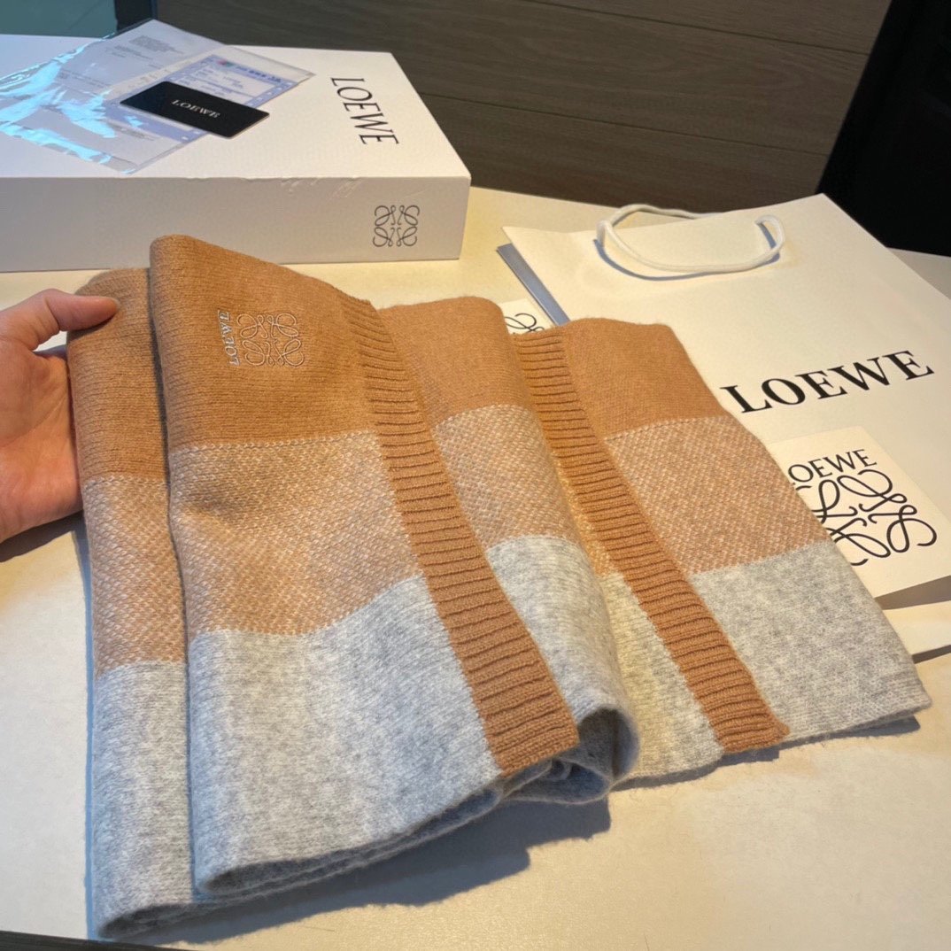 LOEWE原单️重磅推荐️2023新款针织围巾男女同款️低调的奢侈感️极品柔美精英高手级别的时髦感围巾️