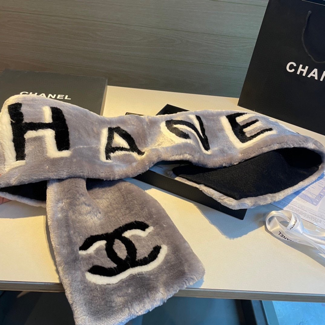 ️降温了️超级保暖Chanel秋冬新款！！！我能保证的是上身一定会喜欢进口人工皮草和羊绒的高端产物高级的