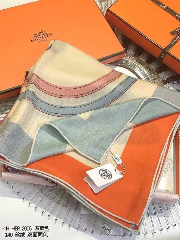 NO:169405,The new model recommends double-sided and same color, 140 velvet top-level craftsmanship and value Hermes counter hits three-dimensional presentation pattern patterns and patterns, physical grades, and high-end special craftsmanship and high-end research and development are amazingly launched. Special cutting-edge craftsmanship is loved by Bai Fumei. Whether it is quality, style, price, they scream, super high cost performance, absolutely worth buying. Size 140cm*140cm, 70 cashmere silk, high-version scarf, hermes, real silk19860909新款推荐双面同色,140丝绒顶级工艺超值爱马仕专柜爆款立体呈现图案纹路实物档次极高特殊工艺高端研发惊艳问世特殊尖端工艺处理受到白富美的喜欢 无论是品质 款式 价格都令大牌控的她们尖叫 超高性价比 绝对值得入手尺寸140cm*140cm,70羊绒真丝,高版本围巾,hermes,real silk,scarf