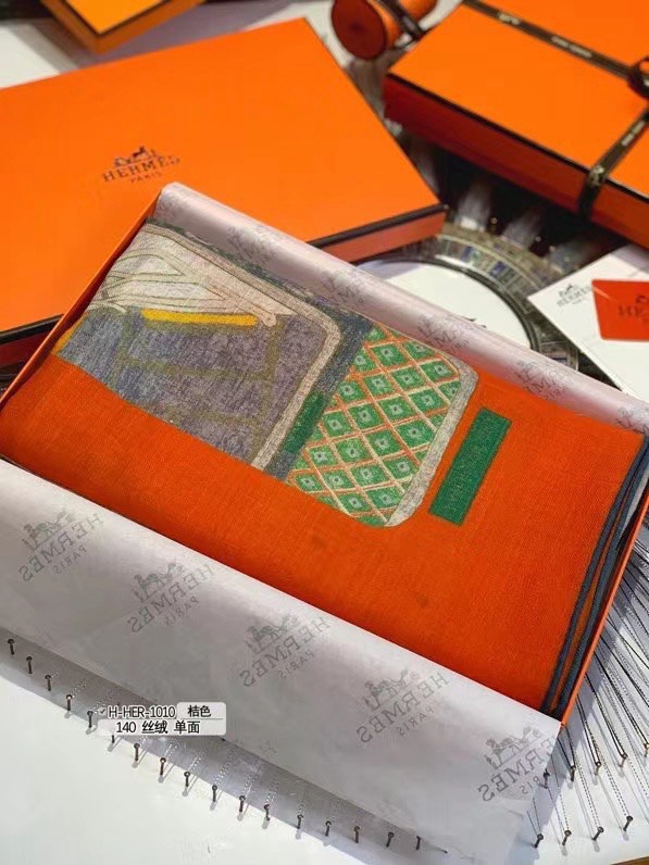 NO:169414,【H-HER-1010】I think it looks good when I buy the new cashmere model and recommend 140 velvet square scarf, top-level craftsmanship and value Hermes counter hits three-dimensional presentation patterns and patterns, physical grades, and high-end special craftsmanship and high-end research and development, and special cutting-edge craftsmanship processing is loved by Bai Fumei. Whether it is quality, style, price, they scream, super high cost performance, absolutely worth buying. Size 140cm*140cm, 70 cashmere silk, high-version scarf, hermes, real silk,19860909【H-HER-1010】羊绒新款买了都说好看推荐140丝绒方巾,顶级工艺超值爱马仕专柜爆款立体呈现图案纹路实物档次极高特殊工艺高端研发惊艳问世特殊尖端工艺处理受到白富美的喜欢 无论是品质 款式 价格都令大牌控的她们尖叫 超高性价比 绝对值得入手尺寸140cm*140cm,70羊绒真丝,高版本围巾,hermes,real silk,scarf