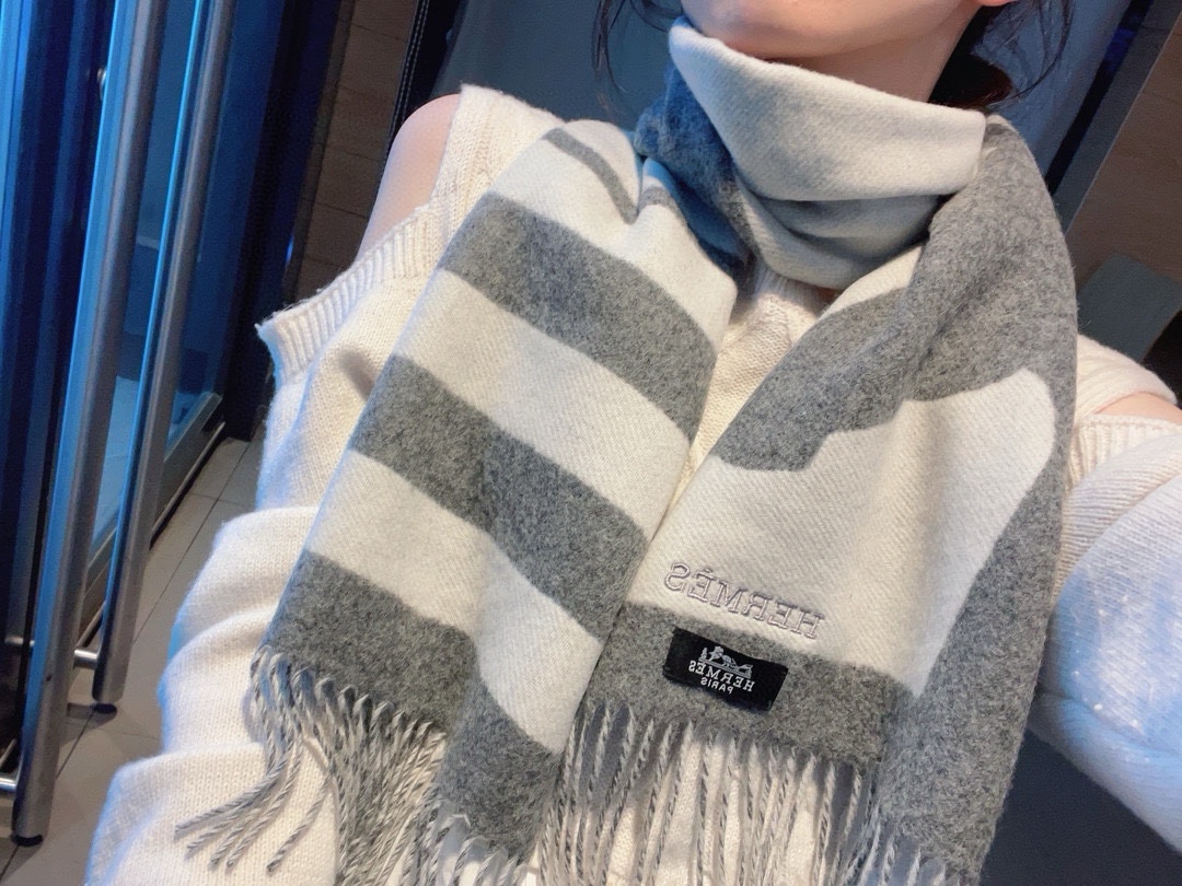 NO:169452,Hermes hits!  H Small cashmere scarf (cashmere). The horse is integrated into the 