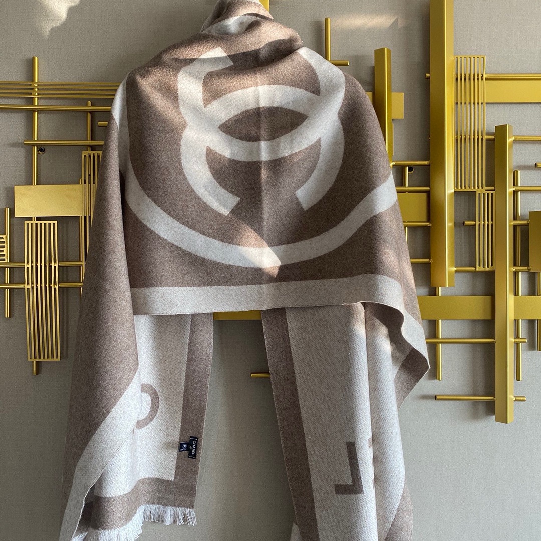 NO:171281,The best-selling grandma's tail single classic cashmere shawl is directly out of Europe, genuine genuine orders... Come with the big product, without too many bad words, it is the best Chanel in the world. The cashmere is extremely soft, and the upper body will know its beauty, full of big brand style. The classic logo jacquard style, special honeycomb organization, obvious and uninterpreted, and the F-product can't be imitated at all... The appearance method that never goes wrong, even if it is like this for many years, TA's high-end and elegant has been fully demonstrated by the designer, beautiful and fascinating, and the fashionable shawl of the best elite master level. This Chanel style is really loved by the real thing, the more you look at it, the more fashionable it looks, the more you like it, the more you look at it, the more you like it, the more you look at it, the more you like it, the more you look at it, the more you like it, the more you feel, the more you feel, the more you feel, the more you feel, the more you feel, the more you feel, the more you feel, the more you feel, the more you feel, the more you feel, the more you feel, the more you feel, the more you feel, the more you feel, the more you feel, the more you feel, the more you feel, the more you feel, the more you feel, the more you feel, the more you feel, the more you feel, the more you feel, the more you feel, the more you feel, the more you feel, the more you feel, the more you feel, the more you feel, the more you feel, the more you feel, the more you feel, the more you feel, the more you feel, the more you feel, the more you feel, the more you feel, the more you feel, the more you feel, the more you feel, the more you feel, the more you feel, the more you feel, the more you feel, the more you feel, the more you feel, the more you feel, the more you feel, the more you feel, the more you feel, the more you feel, the more you feel, the more you feel, the more you feel, the more you  Price, cashmere, specifications, 70*200cm, gram heavy g, high-version scarf, chanel, shawls19860909极品香奶奶尾单经典款羊绒披肩,直接出欧洲的,正儿八经的正品订单…和大货一起出来,不用多流弊的文字,它是全世界最好的Chanel,羊绒柔软至极,上身才会知道它的美,大牌范十足.经典logo提花风格,特殊的蜂窝组织,显而不透,F货根本仿不来哦…永远不出错的出场方式,既使再过多少年都是如此,TA的高级与优雅,被设计师发挥到淋漓尽致,美得令人心醉神往,永不过时极品精英高手级别的时髦感披肩这款Chanel的款,实物真的越看越爱,越看越时髦,越看越喜欢,非常有份量和垂感,无敌无敌好造型美的不要不要的,握在手里真的无敌舒适代购 价,羊绒,规格,70*200cm,克重克,高版本围巾,chanel,shawls,scarf