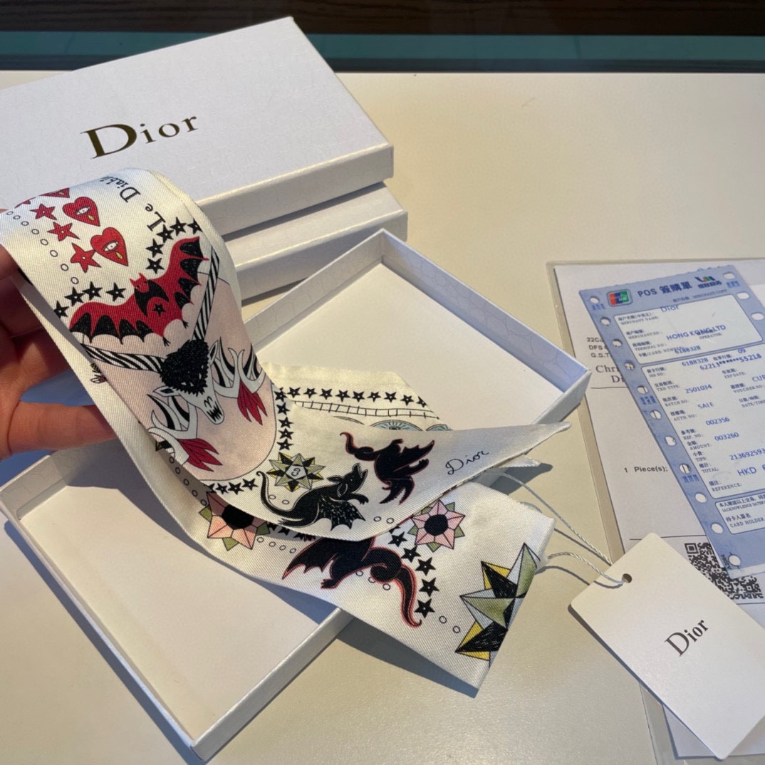配包装迪奥Dior最新双层束发带真心的越看越好看️而且多way用法随便怎么搭配都好有腔调.超级柔软6️1