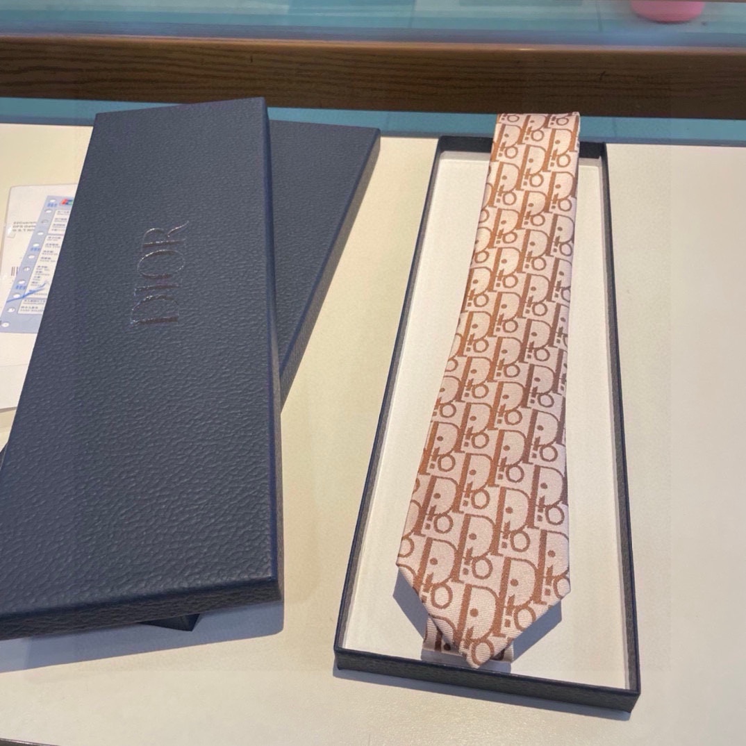 特配包装Dior家款新领带Dior男士CD提领花带稀有展现精湛工手与时尚优雅理的想选择这采款用DO家最经