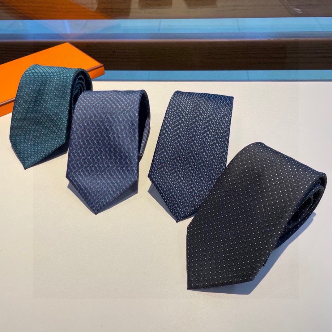 配包装男士新款领带系列H圆点领带稀有H家每年都有一千条不同印花的领带面世从最初的多以几何图案表现骑术活动