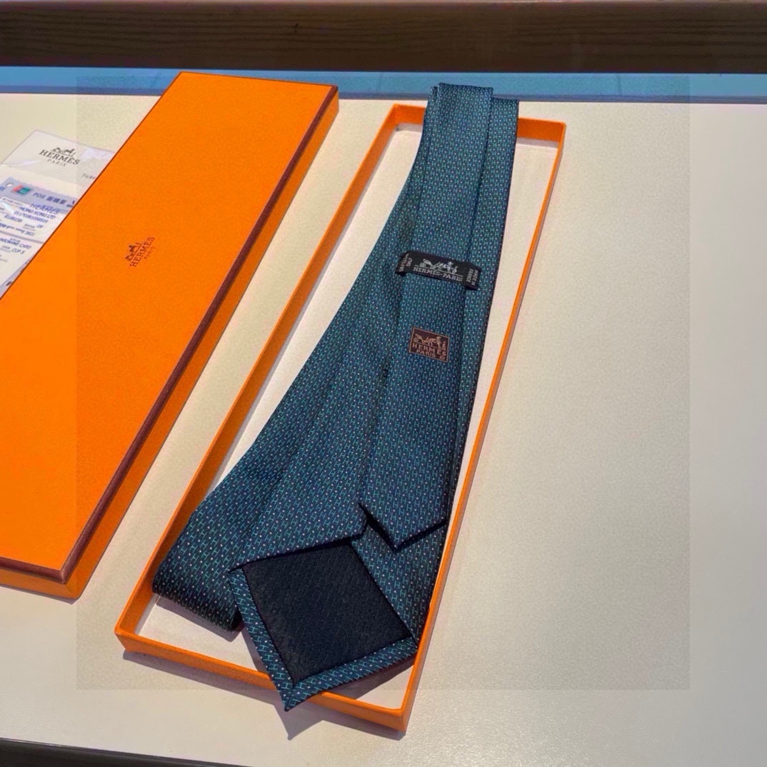 配包装男士新款领带系列H圆点领带稀有H家每年都有一千条不同印花的领带面世从最初的多以几何图案表现骑术活动