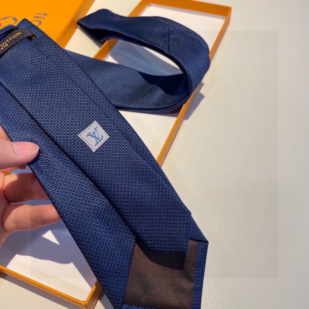 特价配包装男士领带系列L编织格纹领带稀有展现精湛手工与时尚优雅的理想选择此款真丝织就的DiamondsV